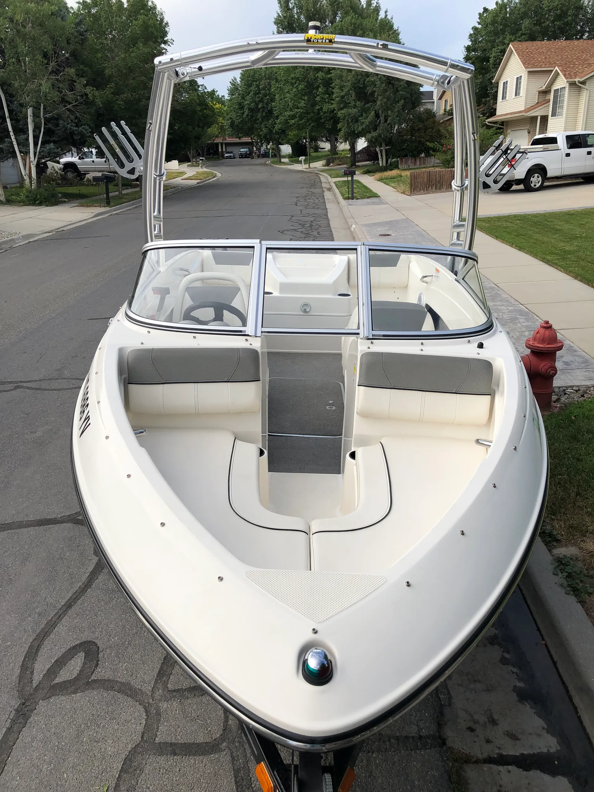 **ALL INCLUSIVE **VERY LIGHT 3000LB TOWS W/ SUV**SEATS 7*