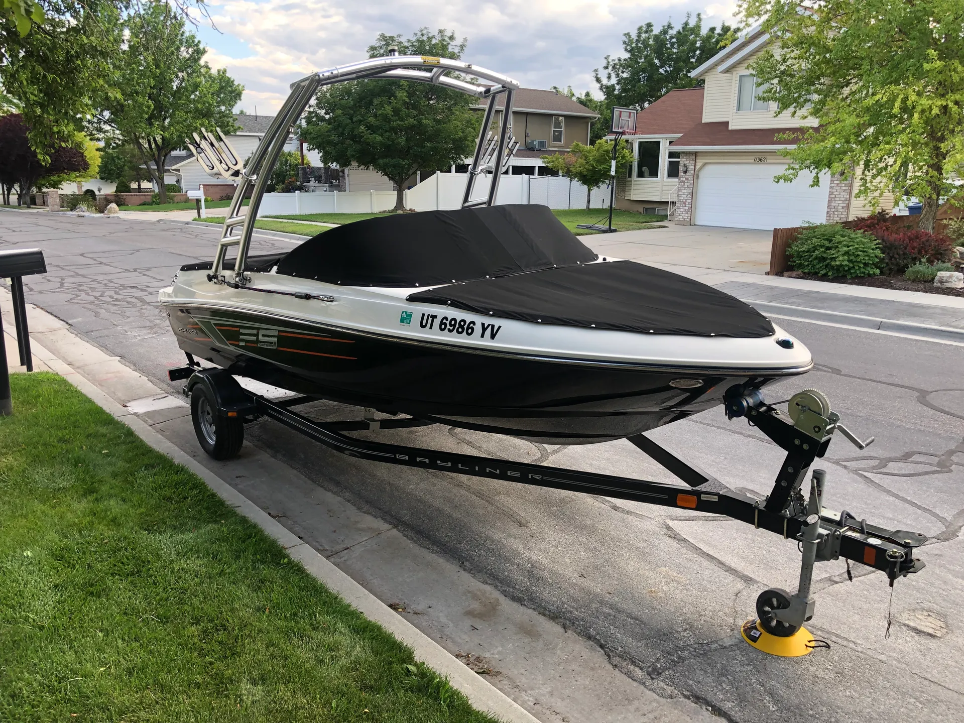 **ALL INCLUSIVE **VERY LIGHT 3000LB TOWS W/ SUV**SEATS 7*