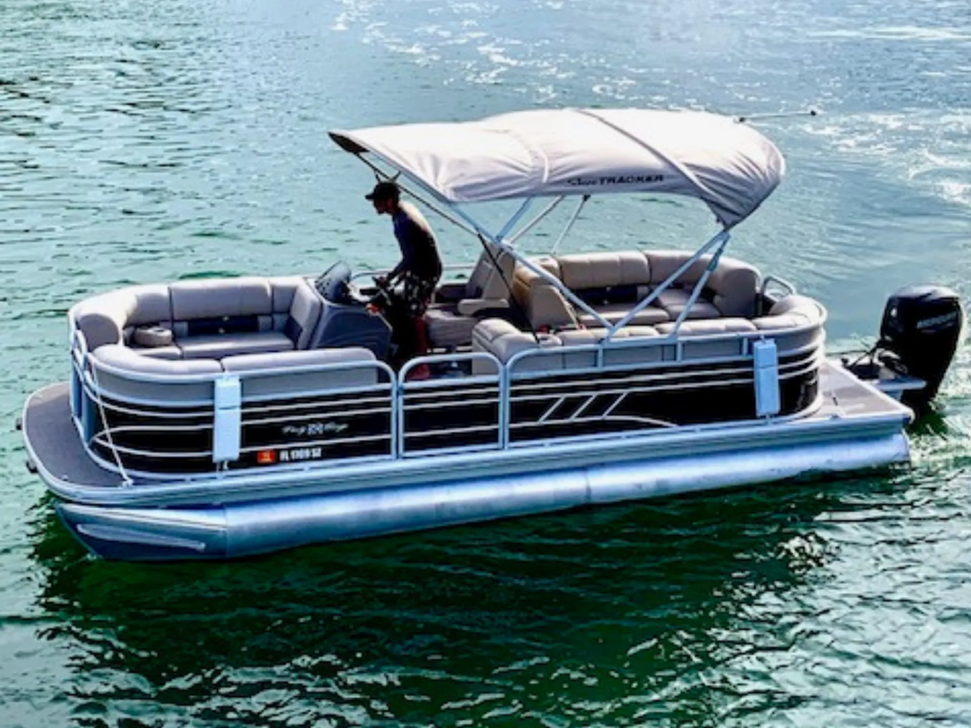 SUN TRACKER PARTY BARGE 24 DLX in Hollywood, FL — photo 6