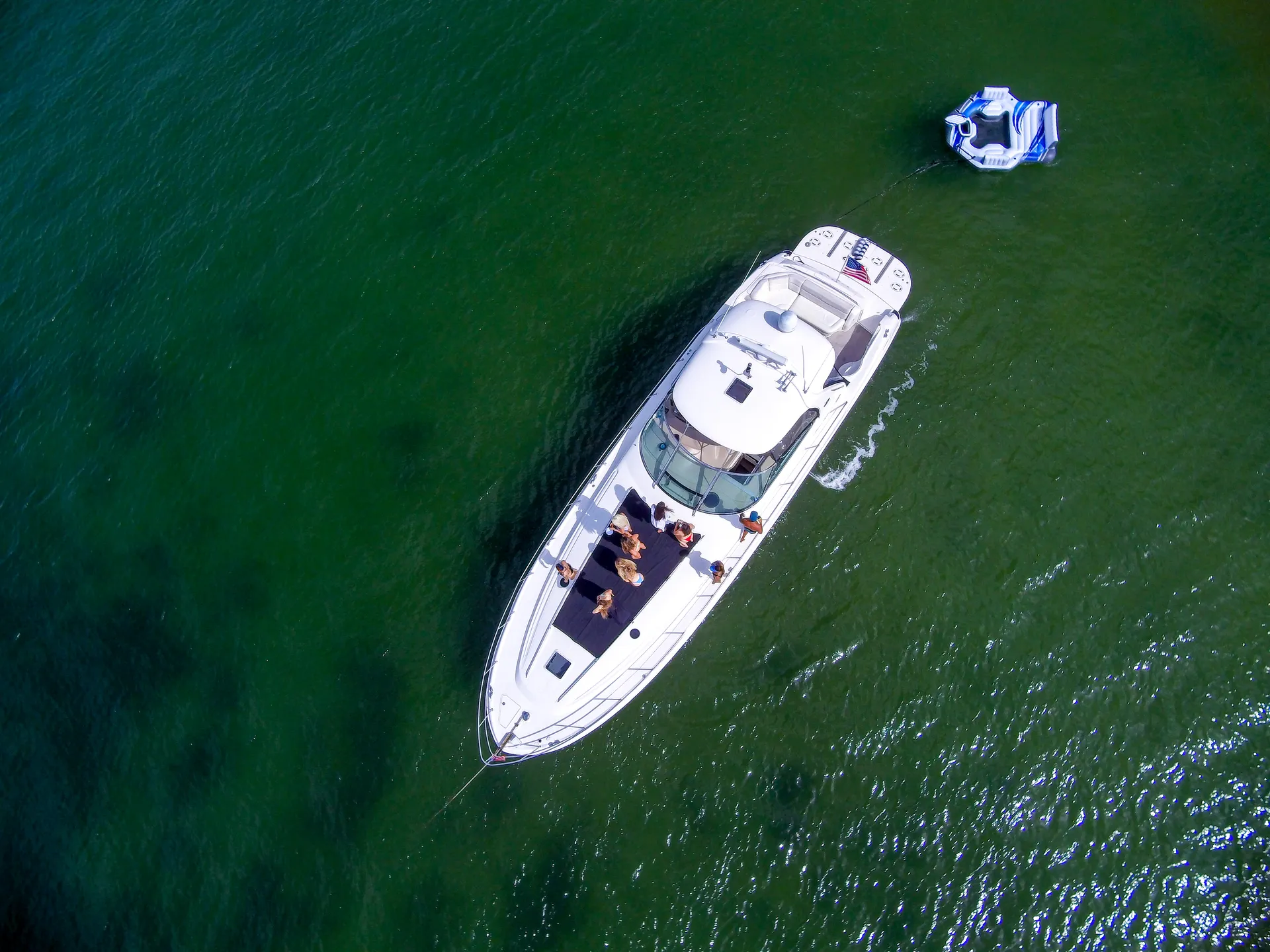 Sea Ray Boats 550 Sundancer in Fort Lauderdale, FL — photo 10