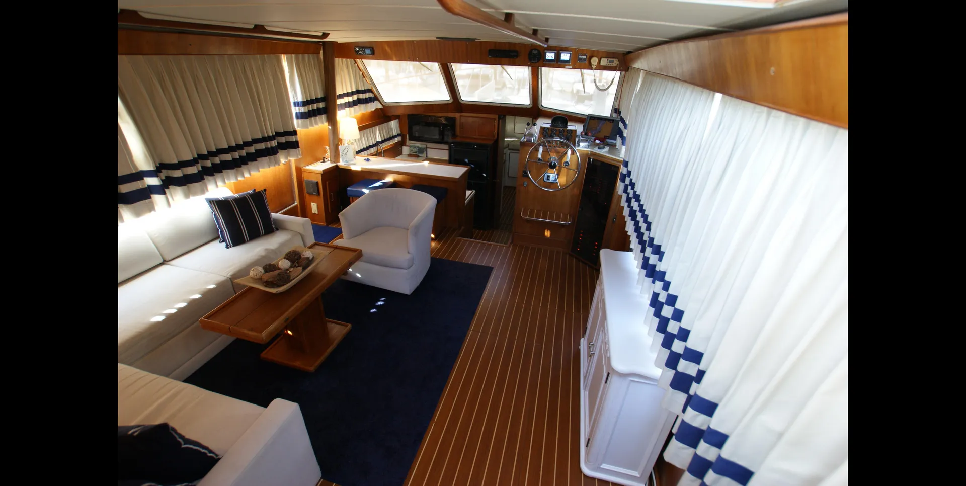 Tollycraft Boats 48 Motor Cockpit Yacht in Fort Pierce, FL — photo 7