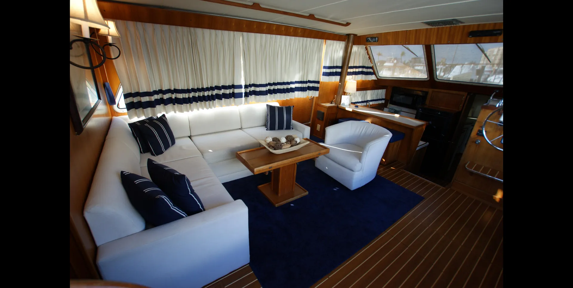 Tollycraft Boats 48 Motor Cockpit Yacht in Fort Pierce, FL — photo 8