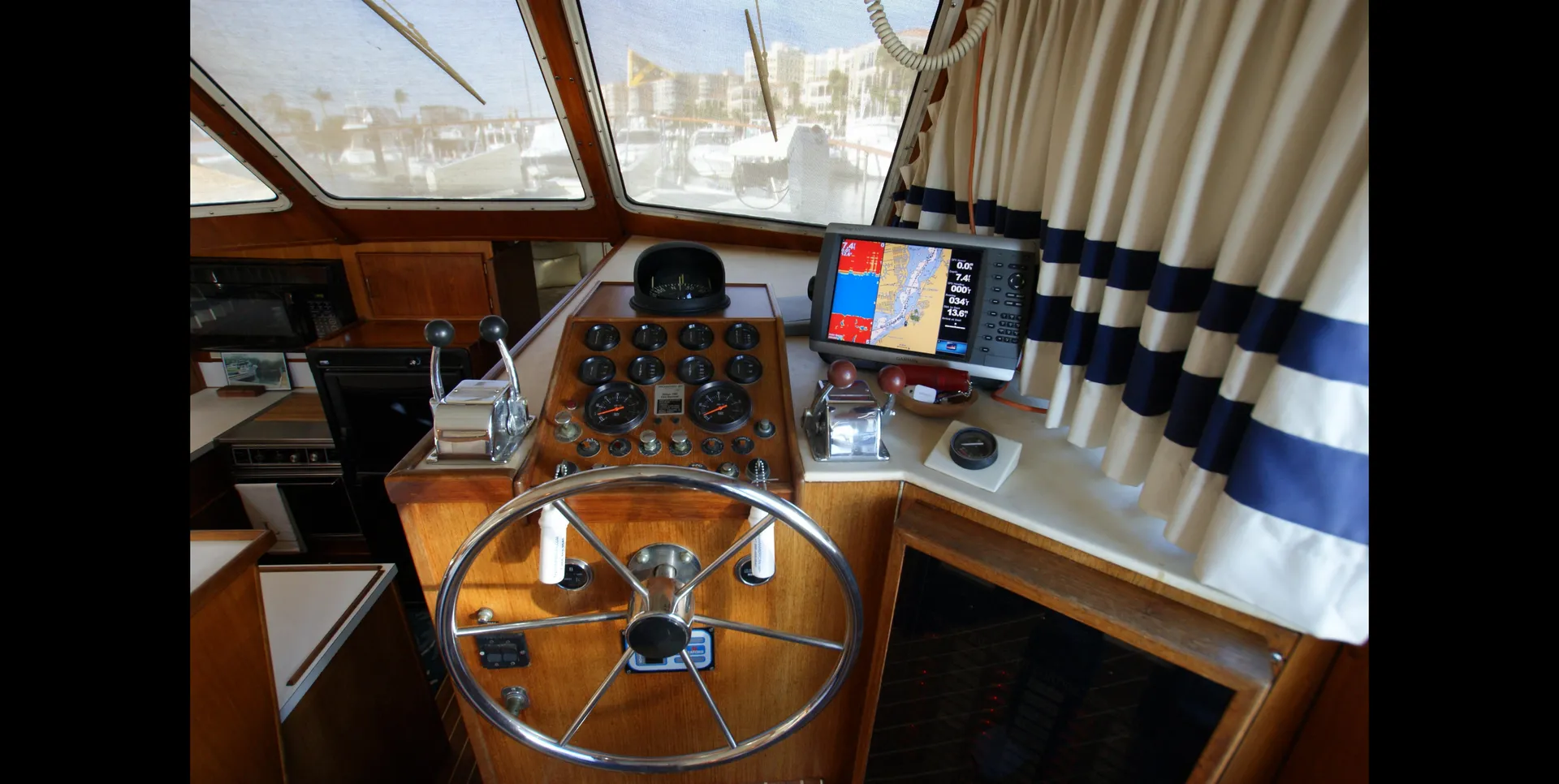 Tollycraft Boats 48 Motor Cockpit Yacht in Fort Pierce, FL — photo 10