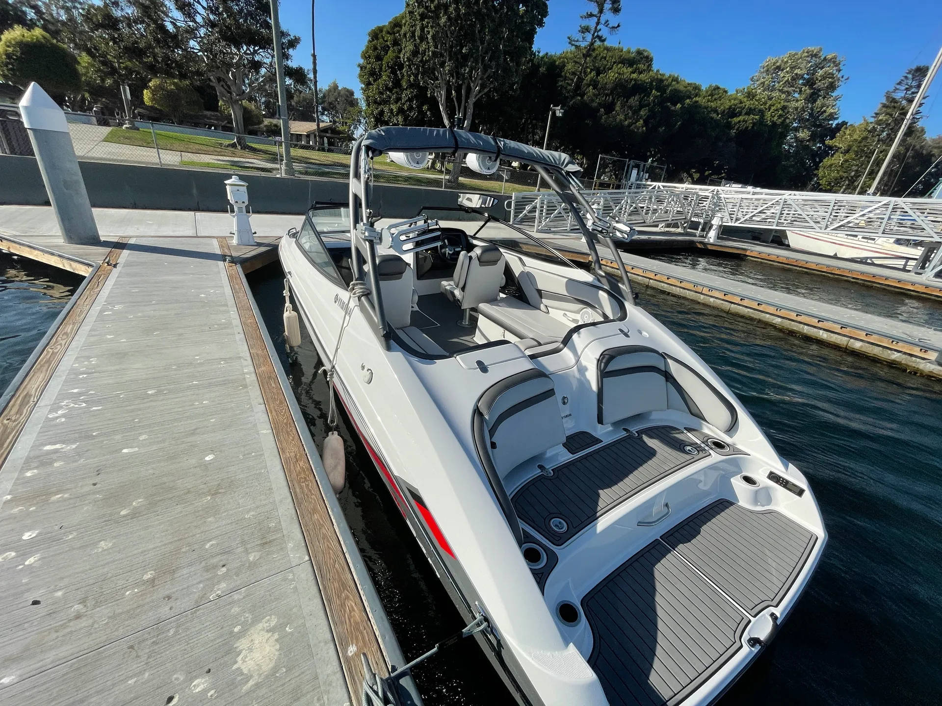 YAMAHA AR240 HIGH OUTPUT W/TRAILER in Marina del Rey, CA — photo 2