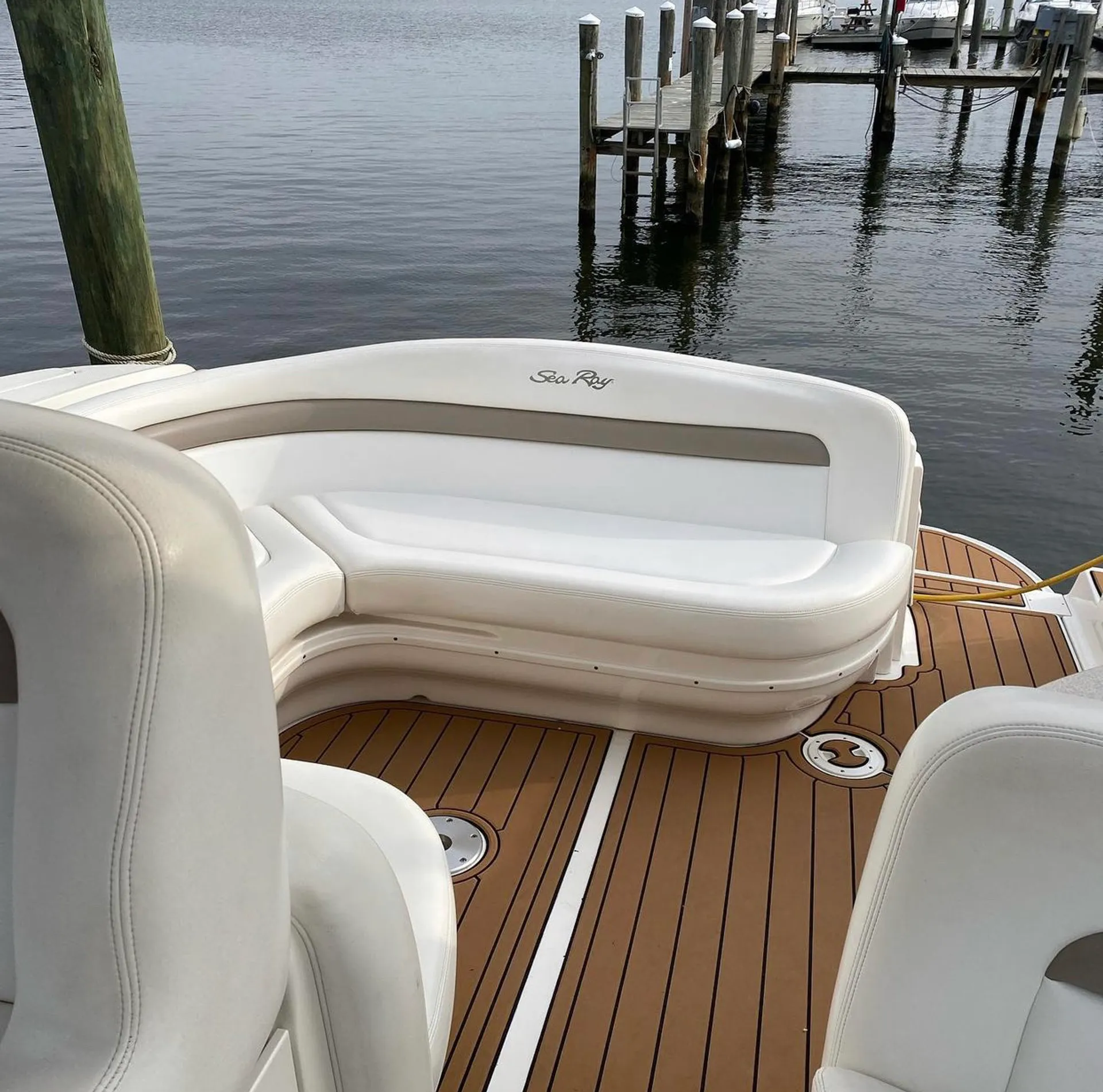 Sea Ray Boats 320 Sundancer in Pasadena, MD — photo 3