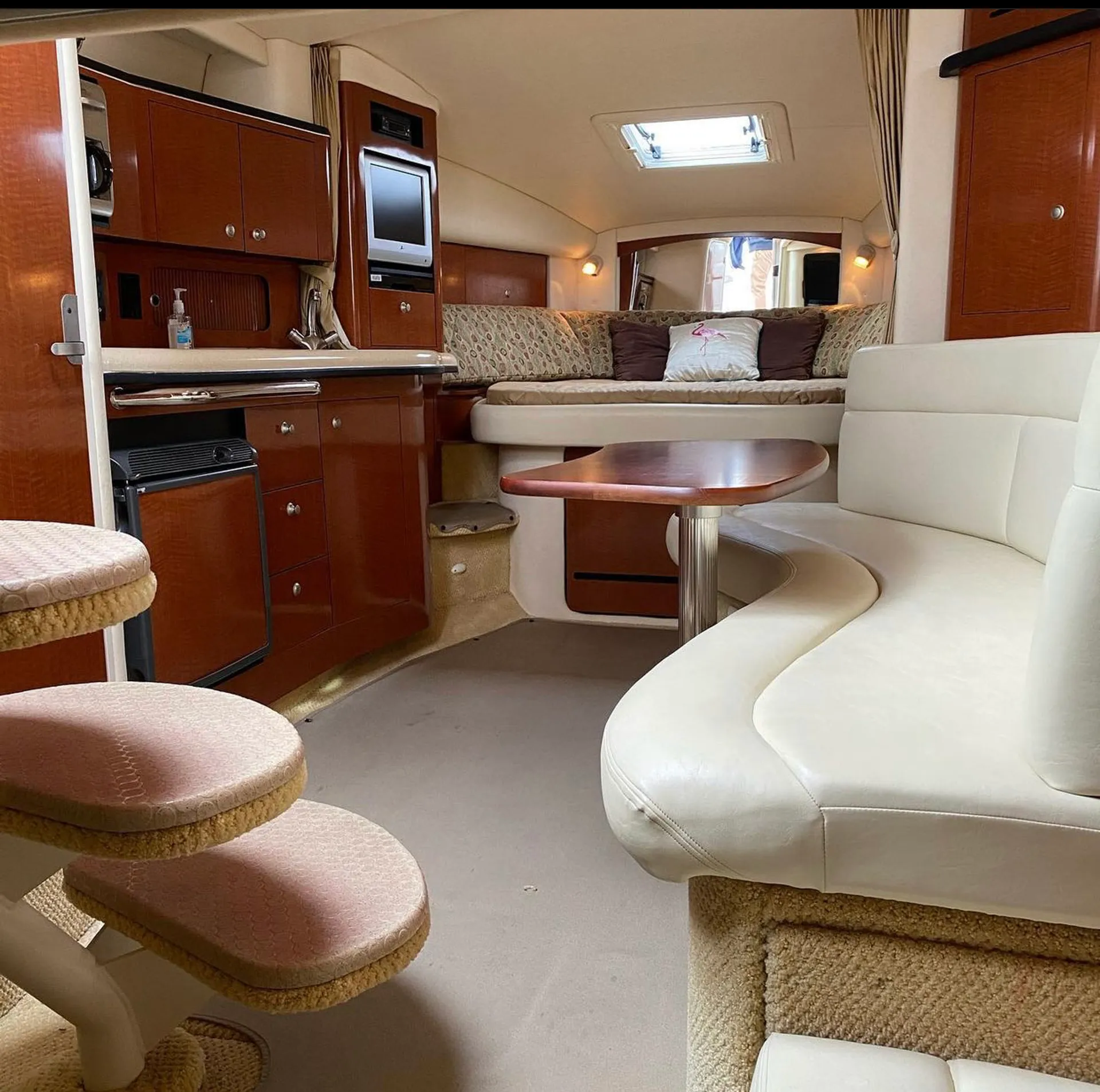 Sea Ray Boats 320 Sundancer in Pasadena, MD — photo 5