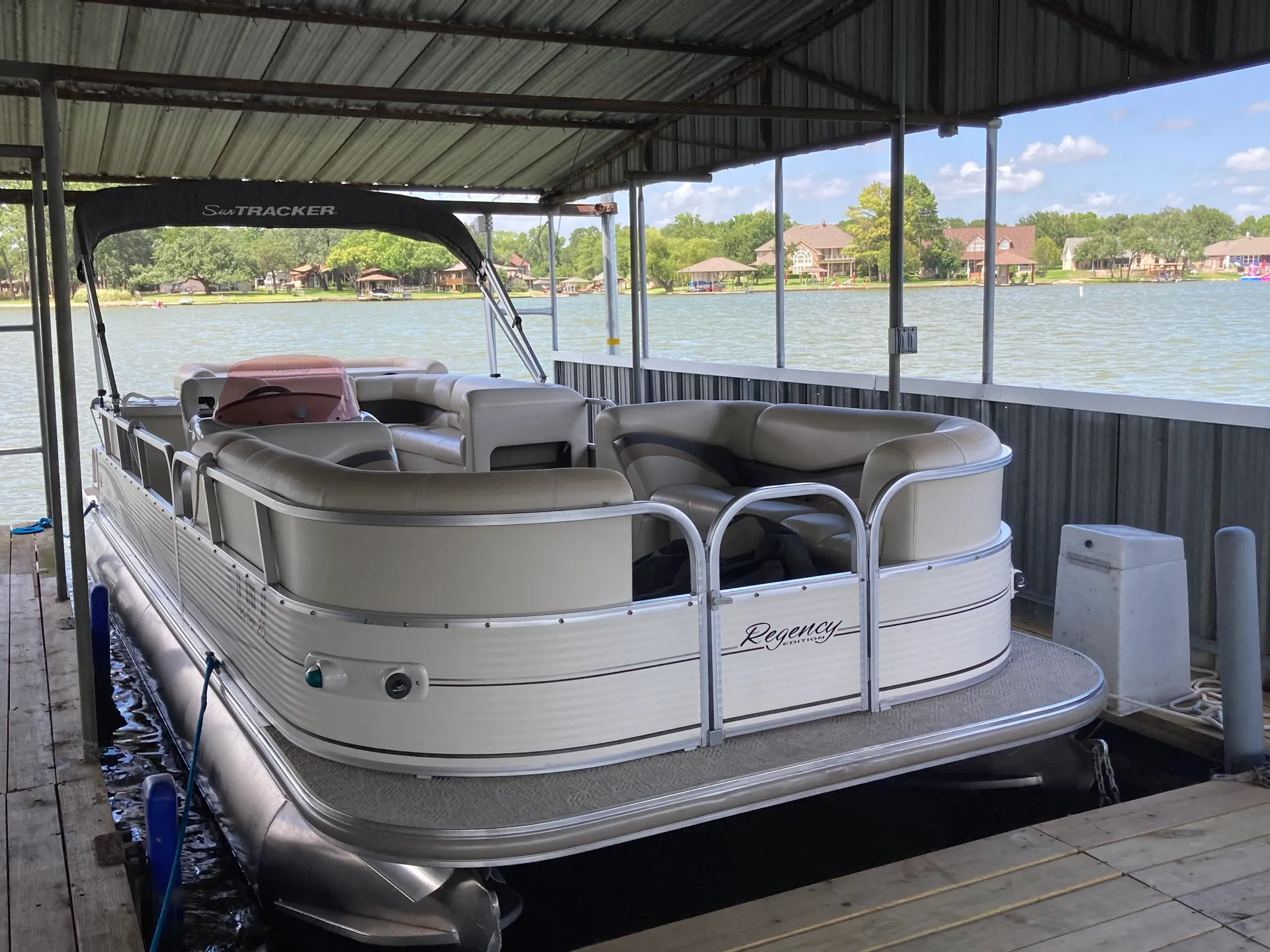 Sun Tracker by Tracker Marine Party Barge 25 Regency I/O in Granbury, TX — photo 3