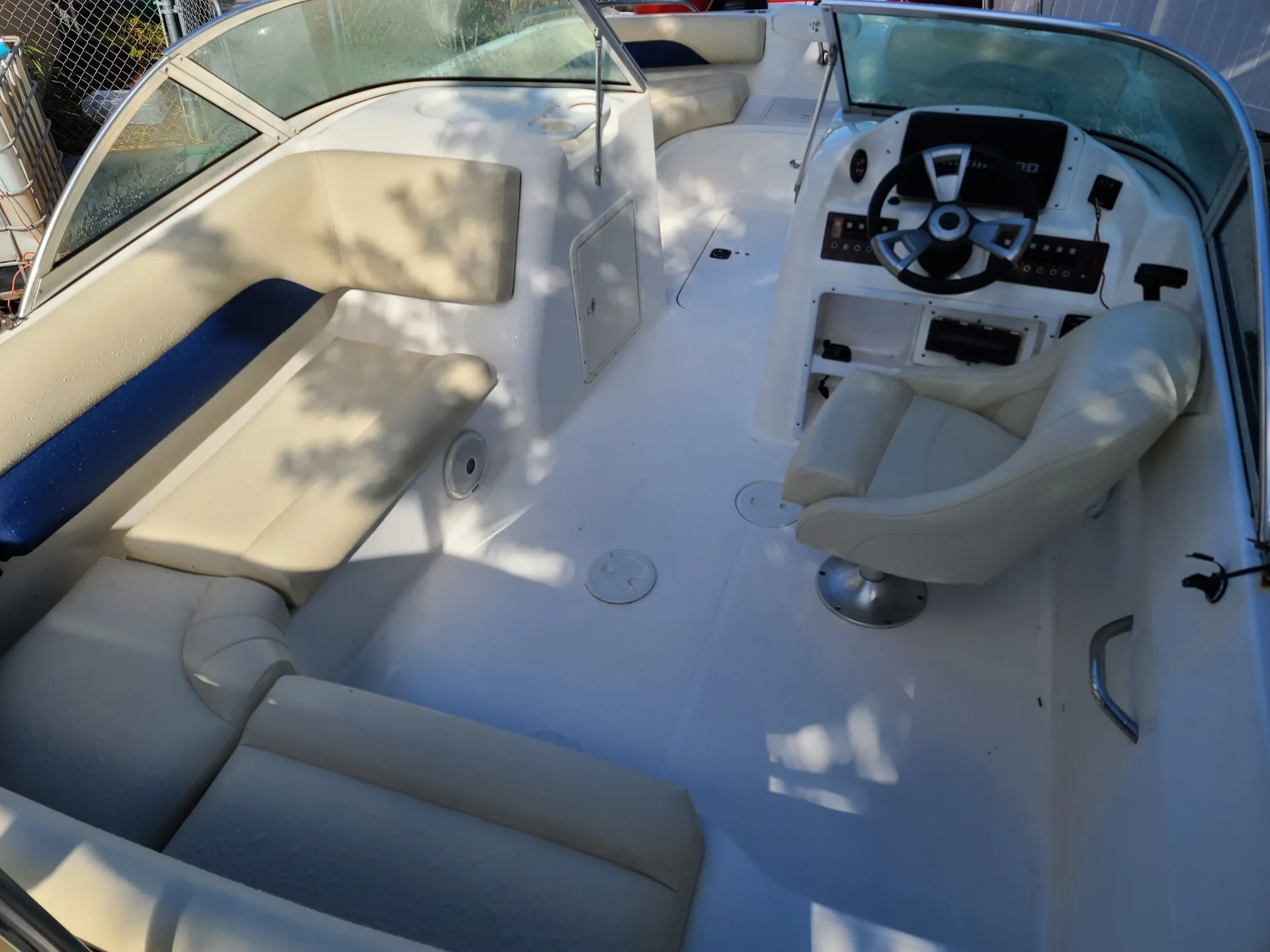 Hurricane Boats SD 187 I/O in Tarpon Springs, FL — photo 2