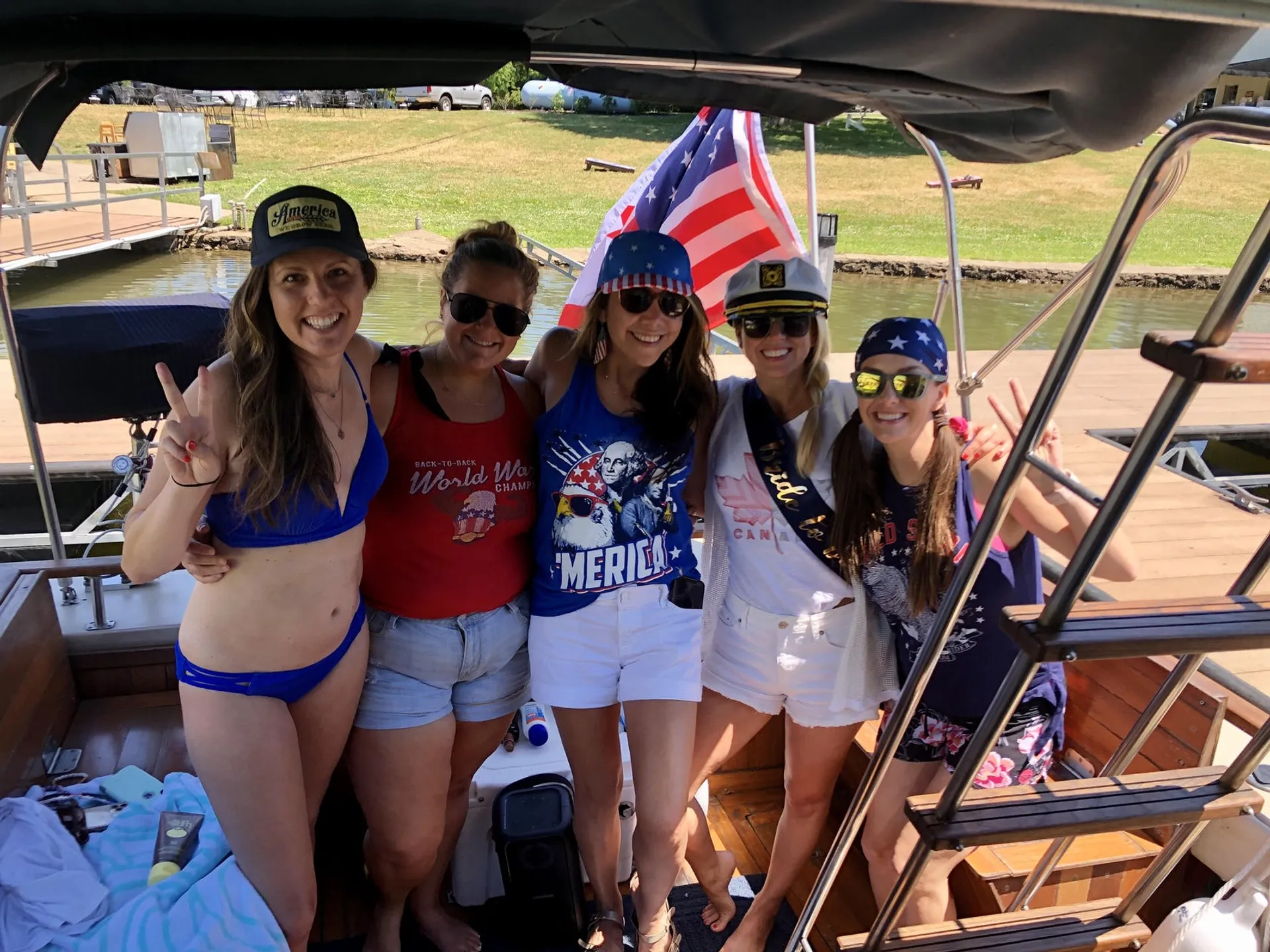 30' Sport Yacht. Come Live the Yacht Life!