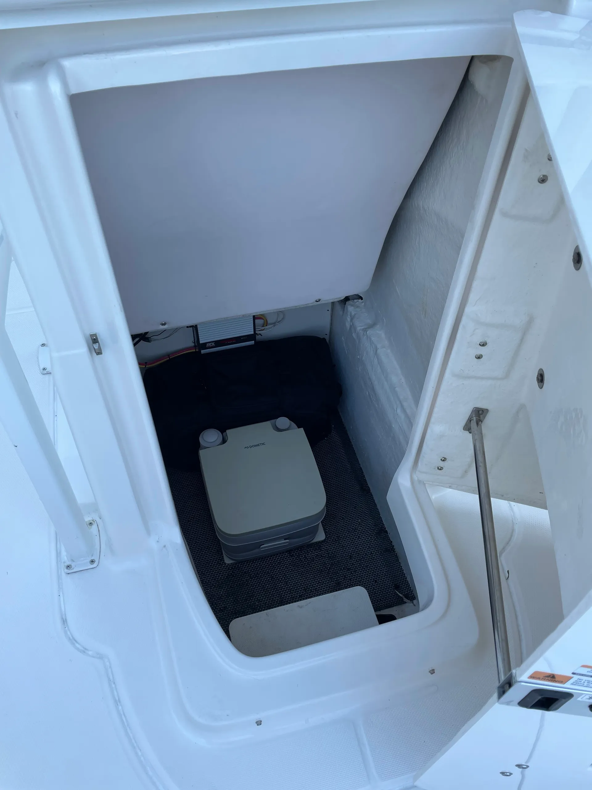 21' Robalo R222 for rent in Cape May, NJ!