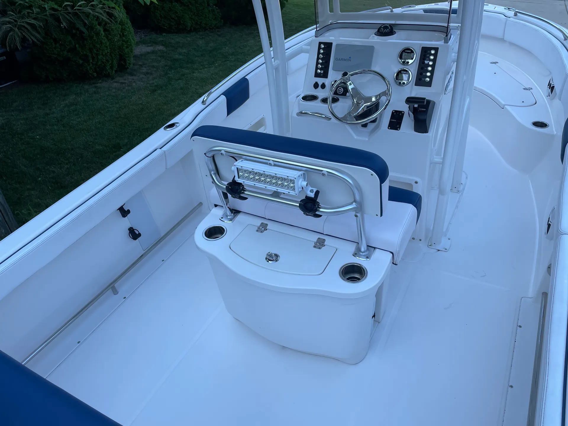 21' Robalo R222 for rent in Cape May, NJ!