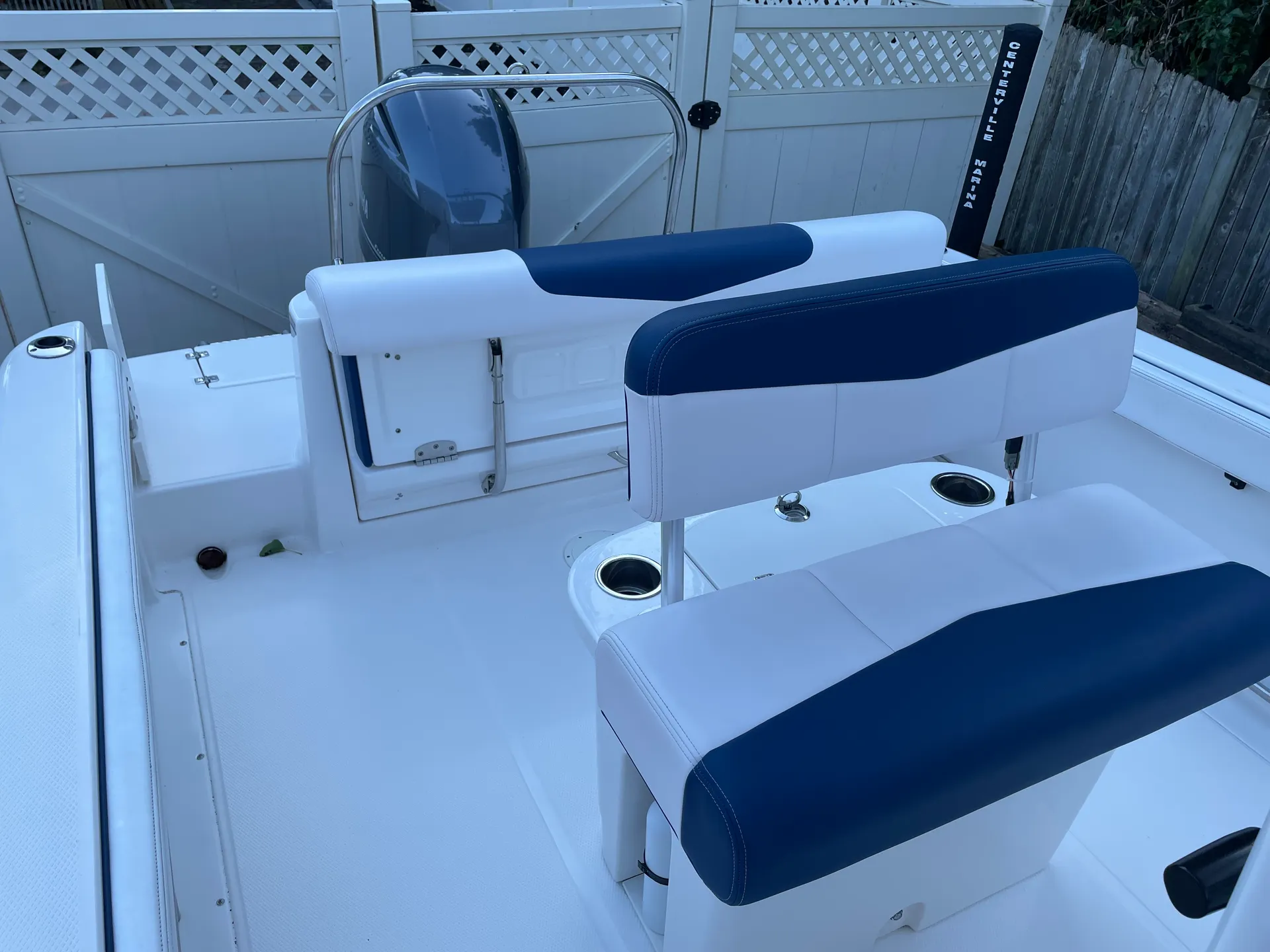 21' Robalo R222 for rent in Cape May, NJ!