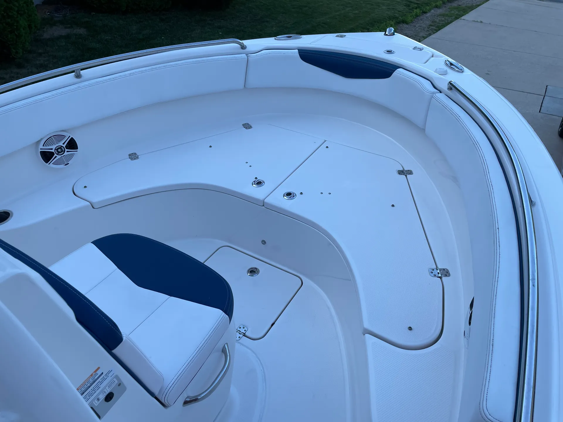 21' Robalo R222 for rent in Cape May, NJ!