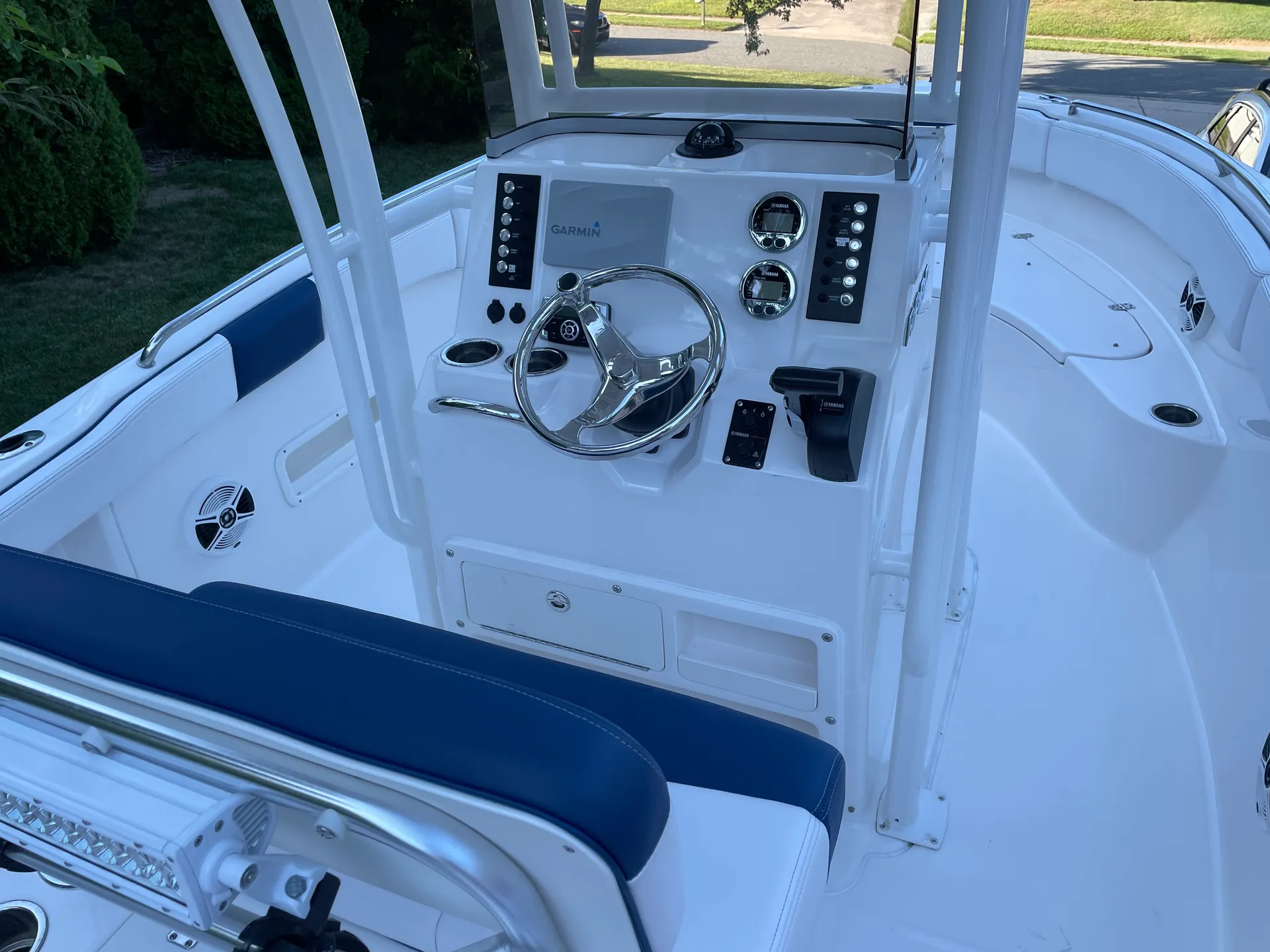 21' Robalo R222 for rent in Cape May, NJ!