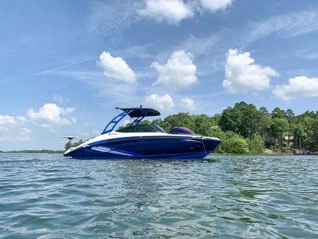 Rent a YAMAHA jet boat in Little Elm, TX near me