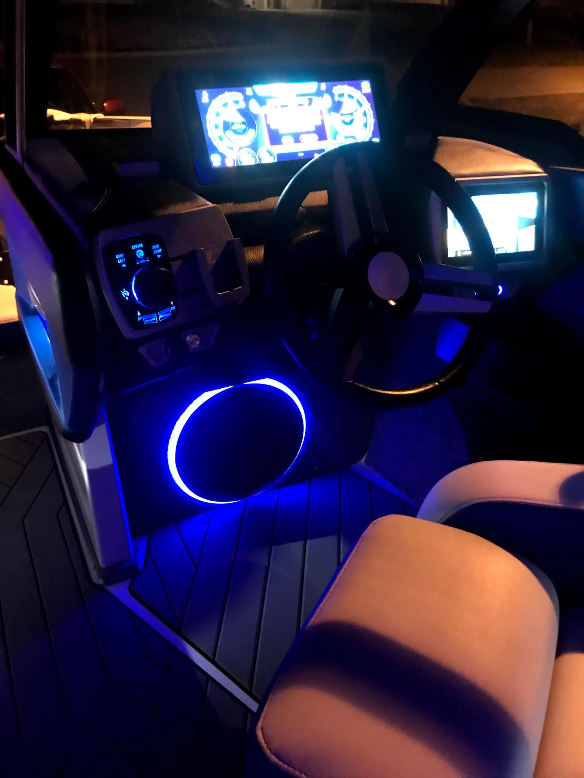 MALIBU BOATS WAKESETTER 25 LSV in Cumming, GA — photo 4