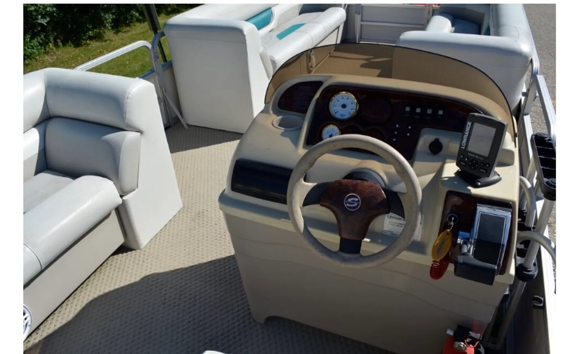 Sylvan Marine 24’ Mirage  in Burlington, WI — photo 2