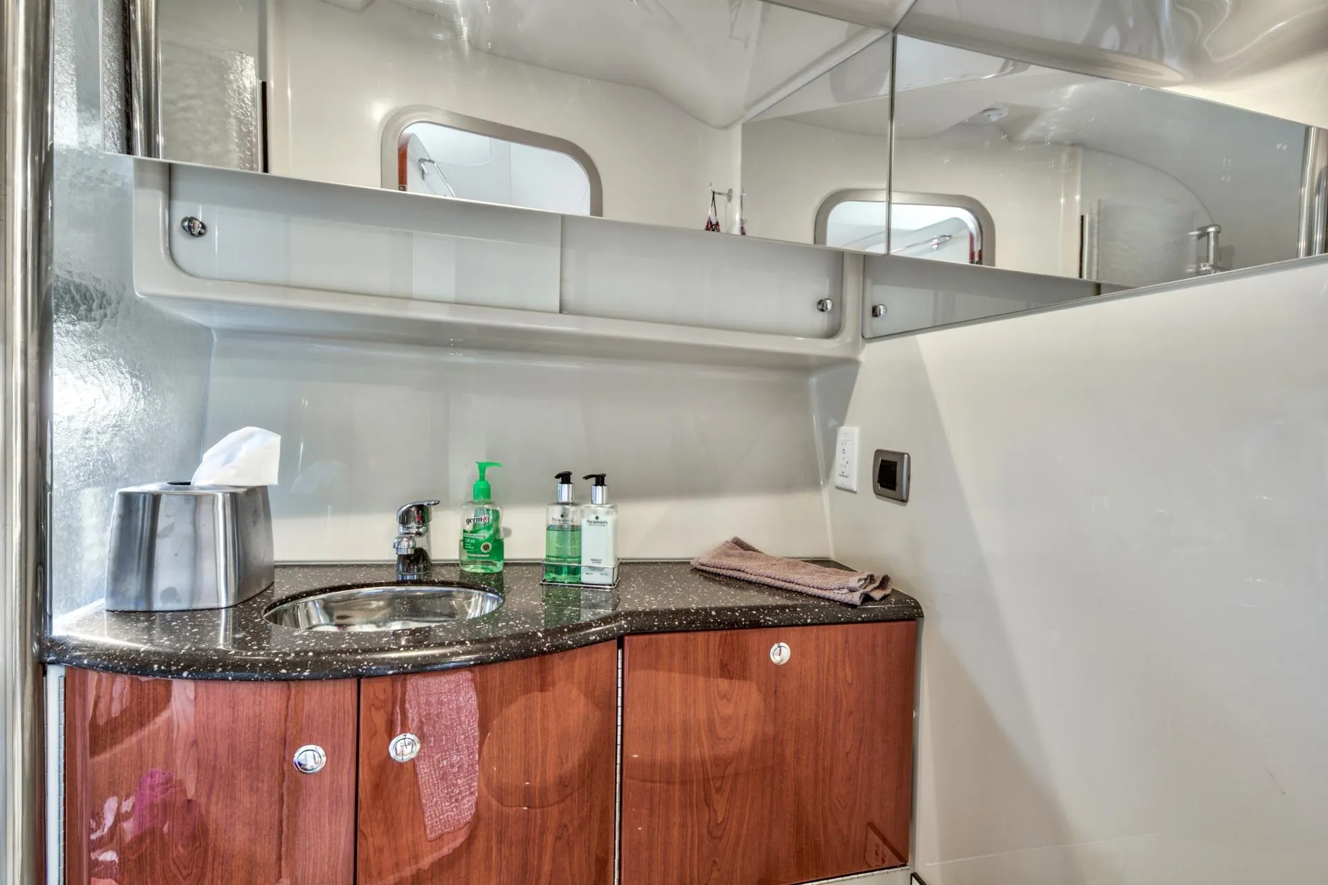 42' Formula 40 PC - Tahoe Luxury Motor Yacht