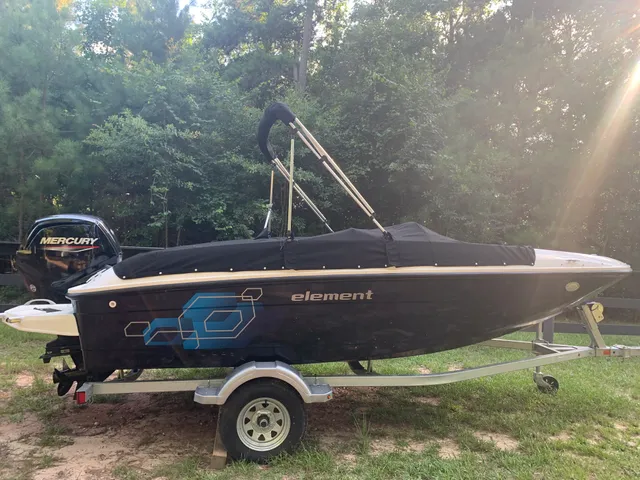 Rent a Bayliner deck boat in Conroe, TX near me