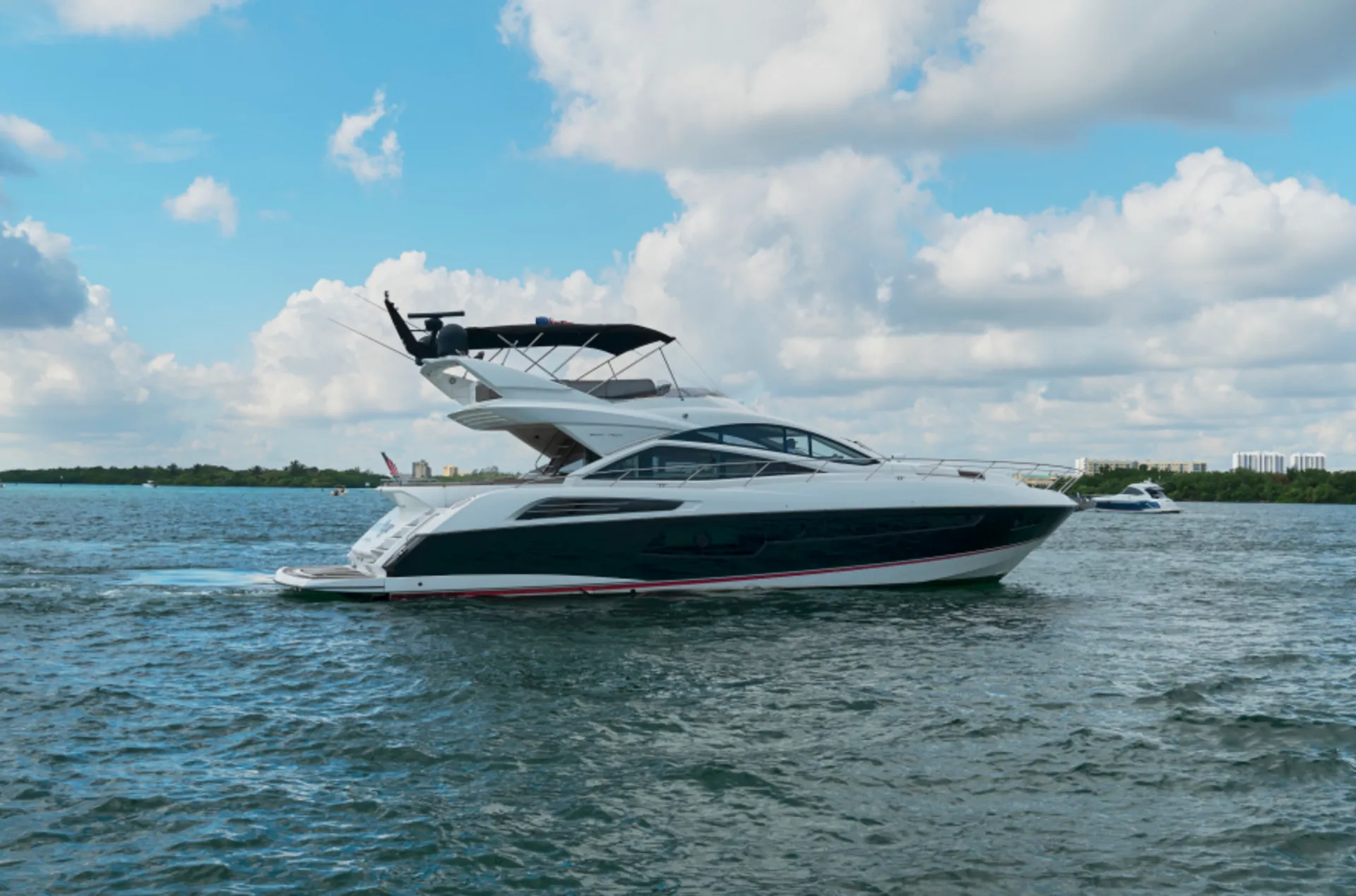 Sunseeker 70' Sunseeker Sport Yacht in Miami Beach, FL — photo 3