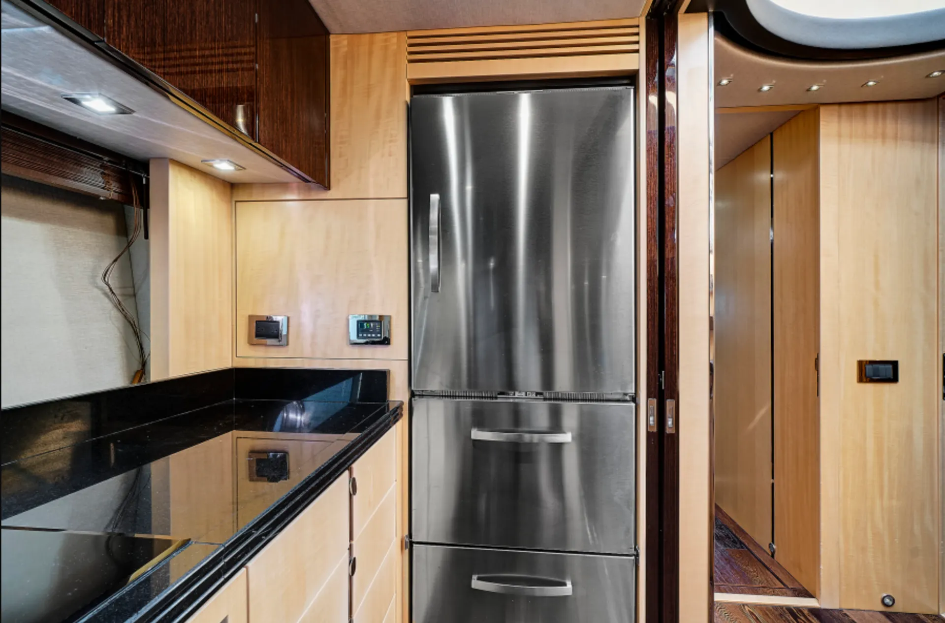 Sunseeker 70' Sunseeker Sport Yacht in Miami Beach, FL — photo 9