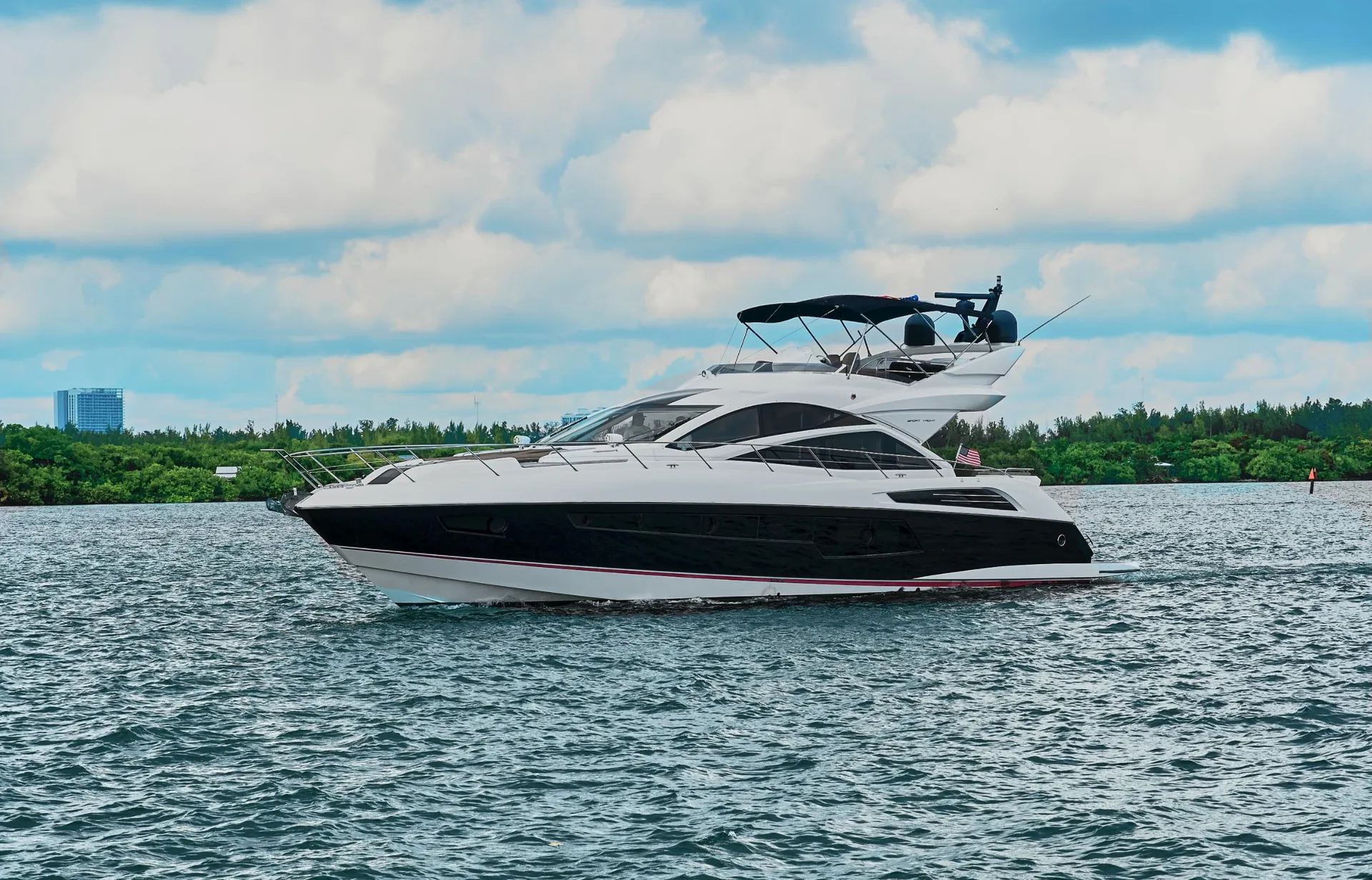 Sunseeker 70' Sunseeker Sport Yacht in Miami Beach, FL — photo 5