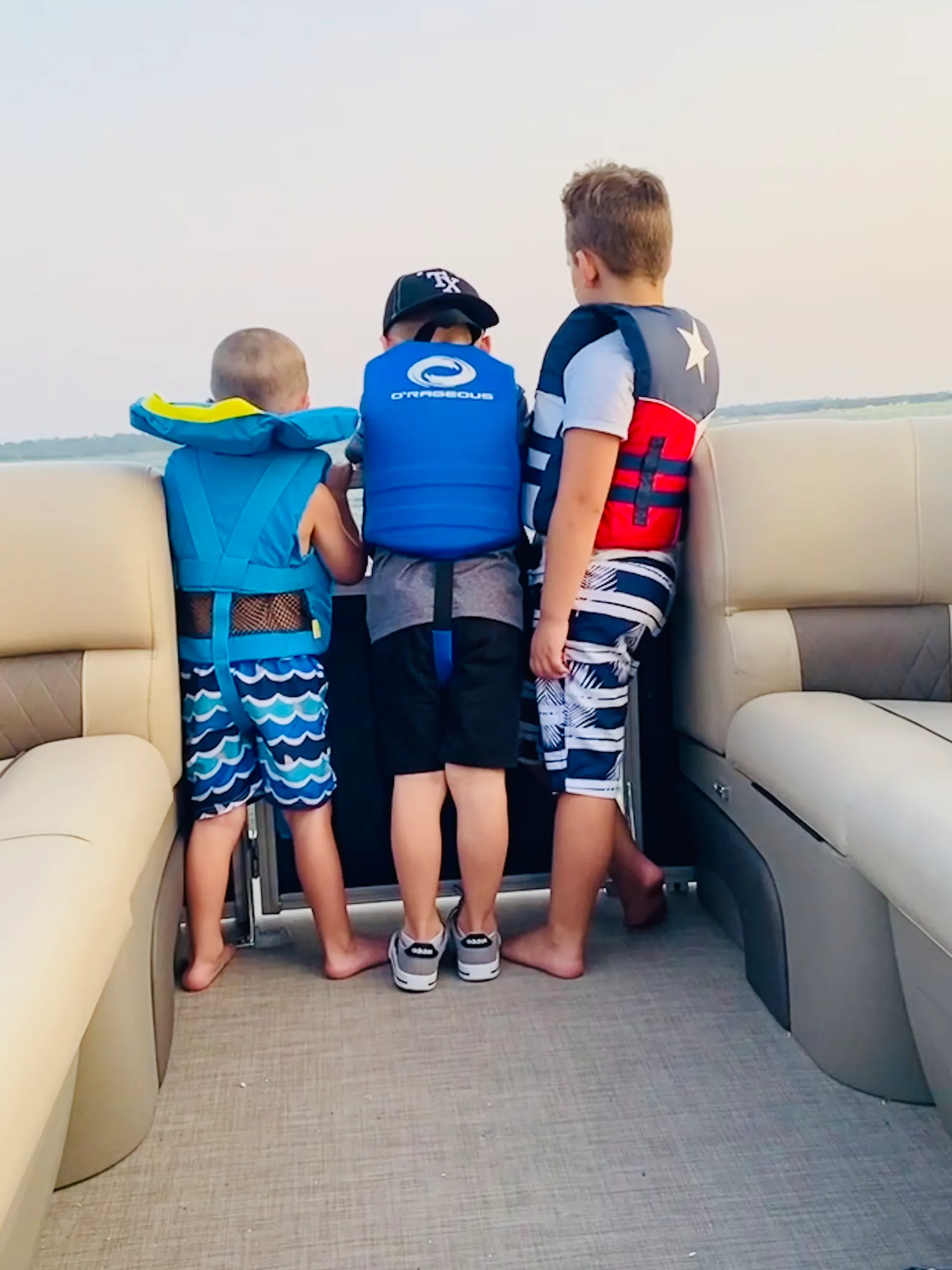 Tritoon Party Barge on Grapevine