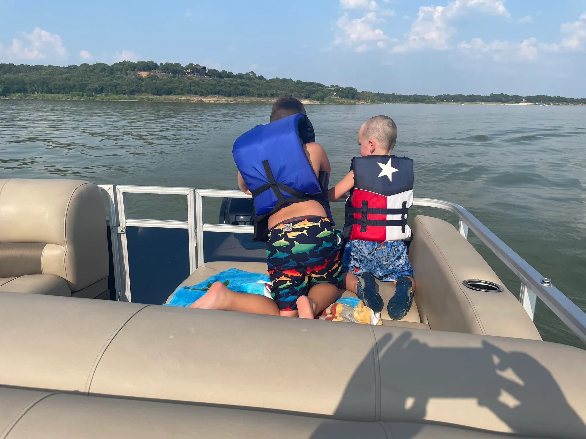 Tritoon Party Barge on Grapevine