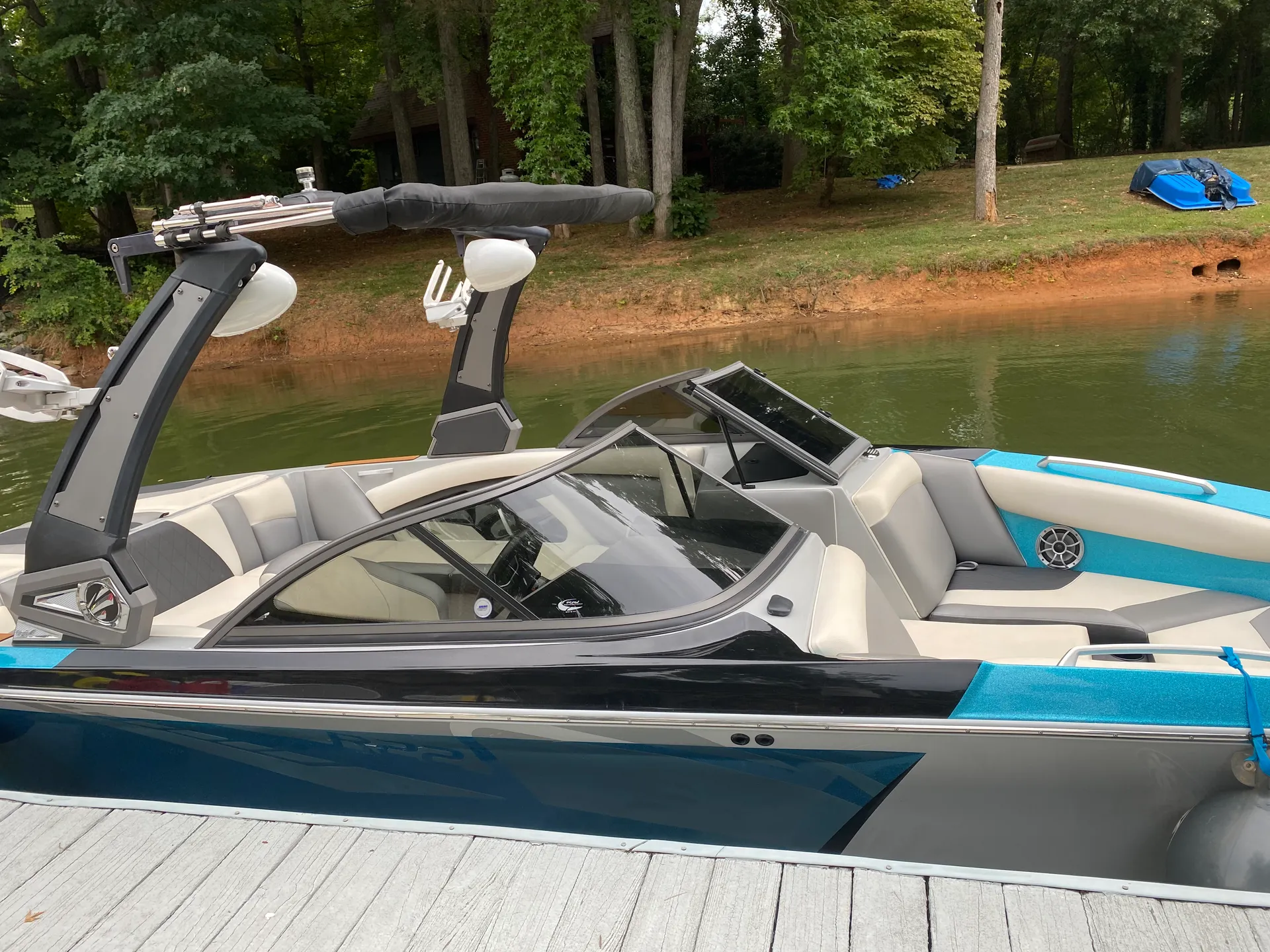 2017 Tige R22 Wake Surf Boat 