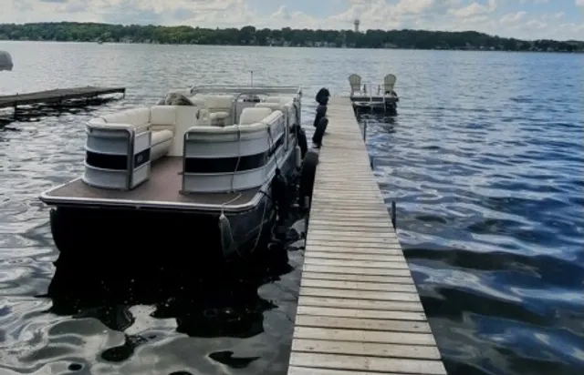 Rent a Harris FloteBote pontoon in Livonia, NY near me