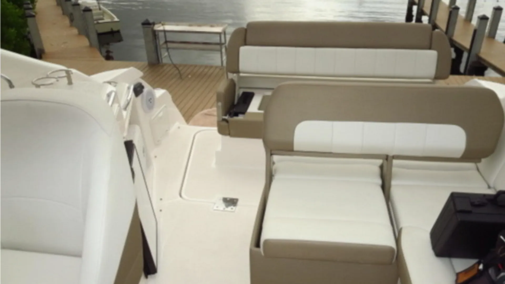 Regal 31' Express in St. Petersburg, FL — photo 7