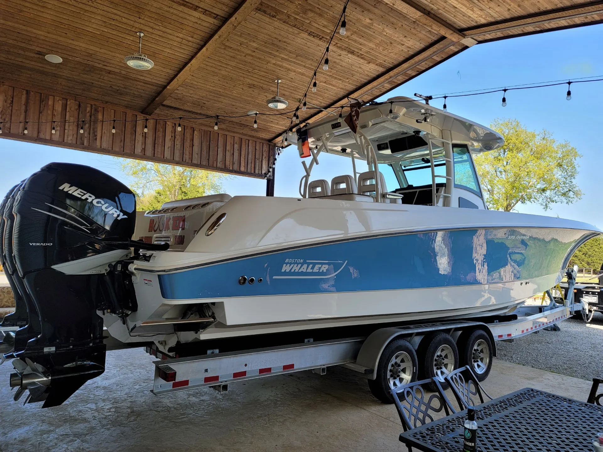 BOSTON WHALER 370 OUTRAGE W/3-300L6 VERADO in Pottsboro, TX — photo 4