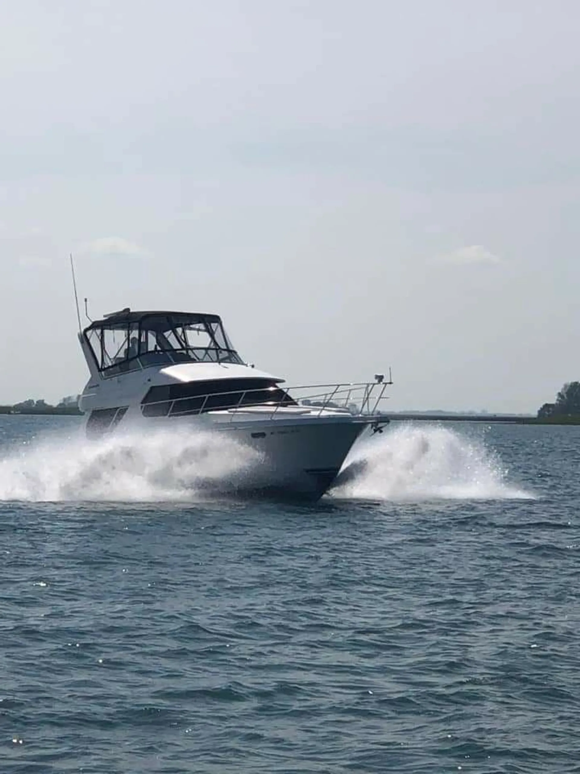 Carver Yachts 374 Voyager in Harrison charter Township, MI — photo 8