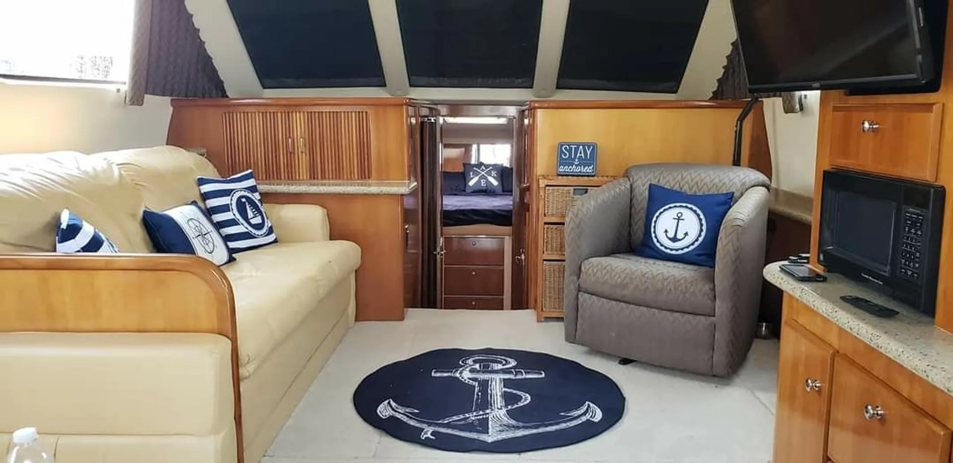 Carver Yachts 374 Voyager in Harrison charter Township, MI — photo 9