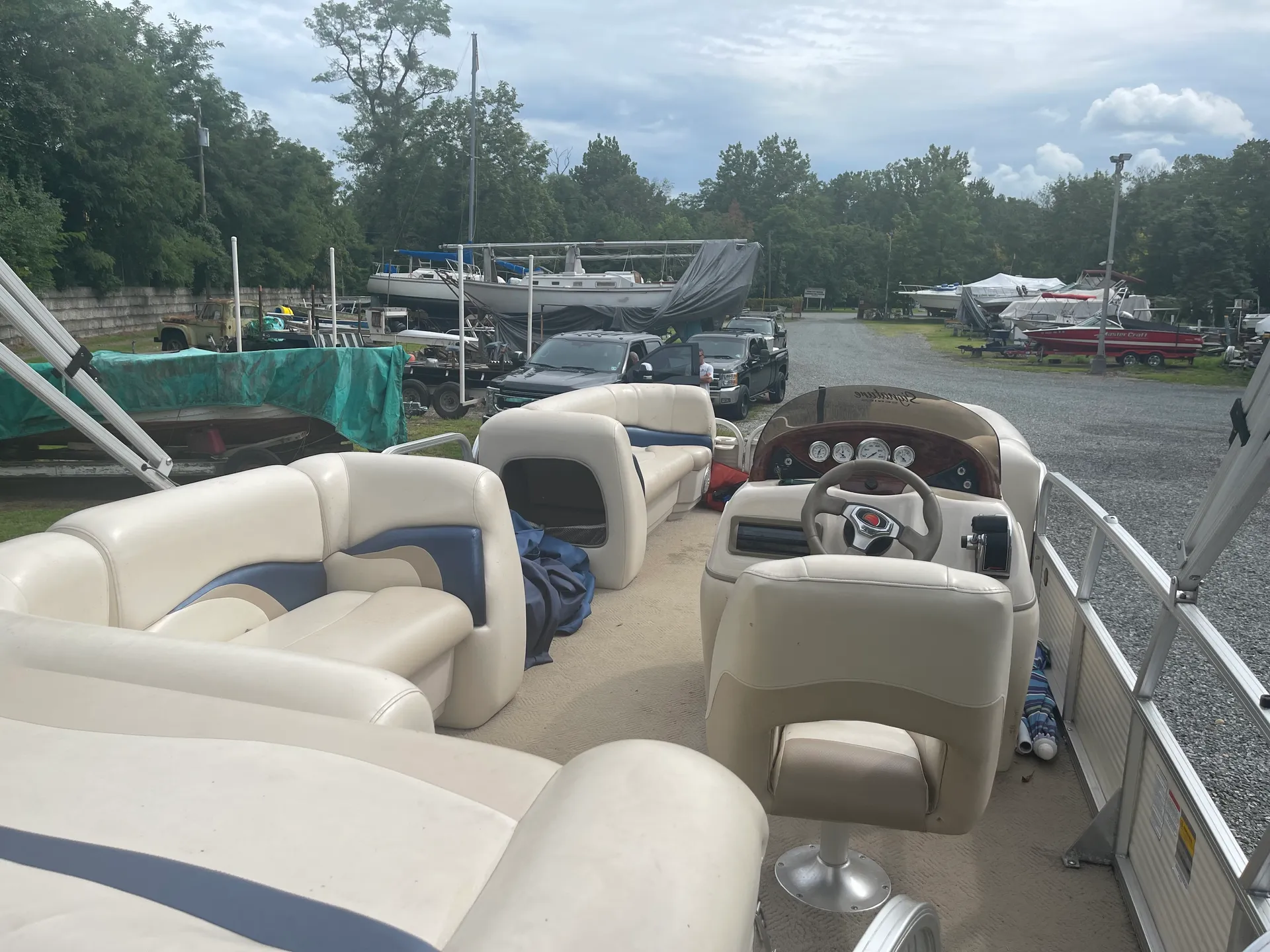 Sun Tracker by Tracker Marine Party Barge 21 Signature w/40ELPT 4-S in Brick Township, NJ — photo 5