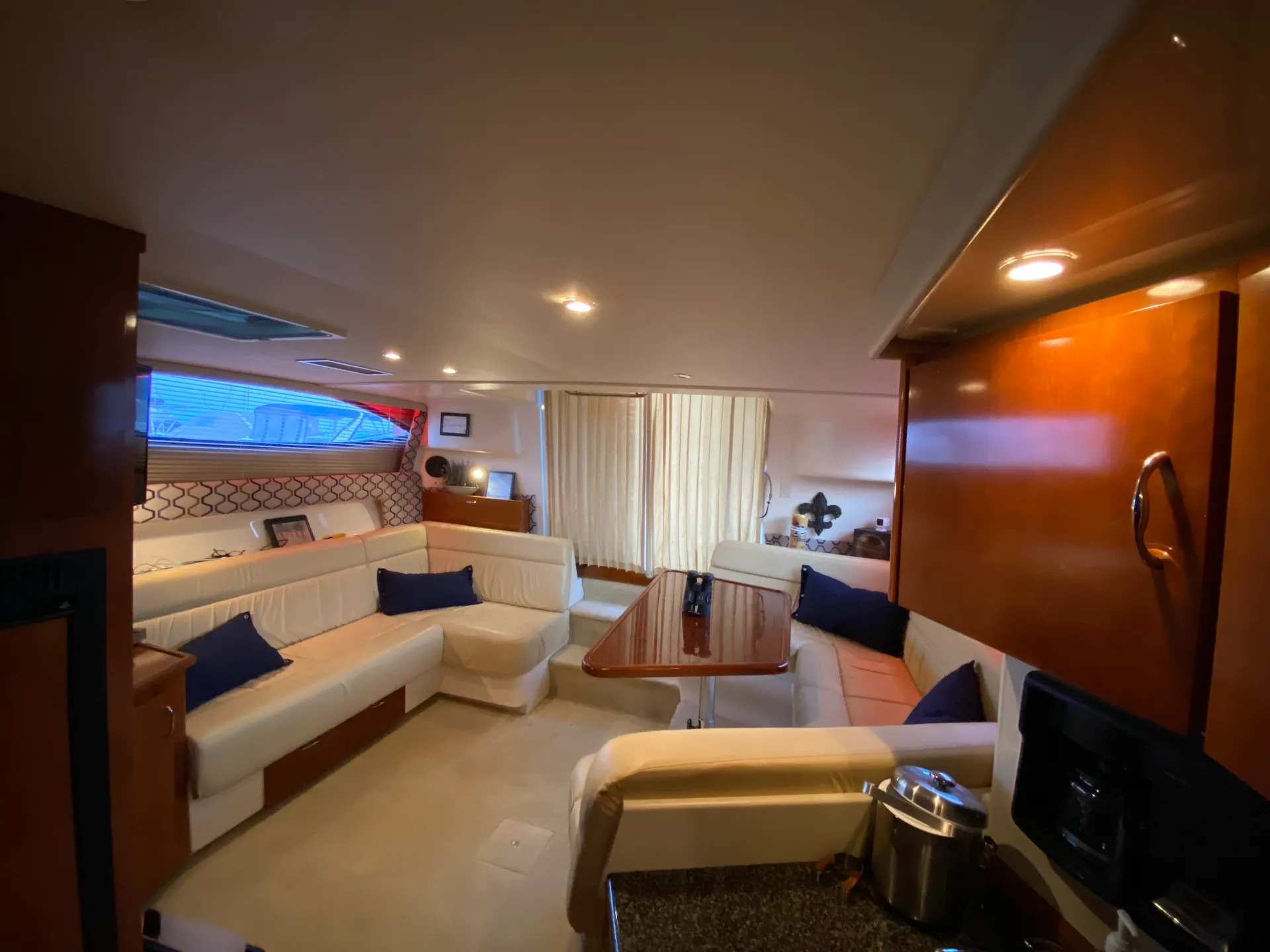 ⭐️IF YOU HAVE UP TO 6 IN YOUR GROUP THEN WE’RE "JUST RIGHT" FOR YOU 🌤