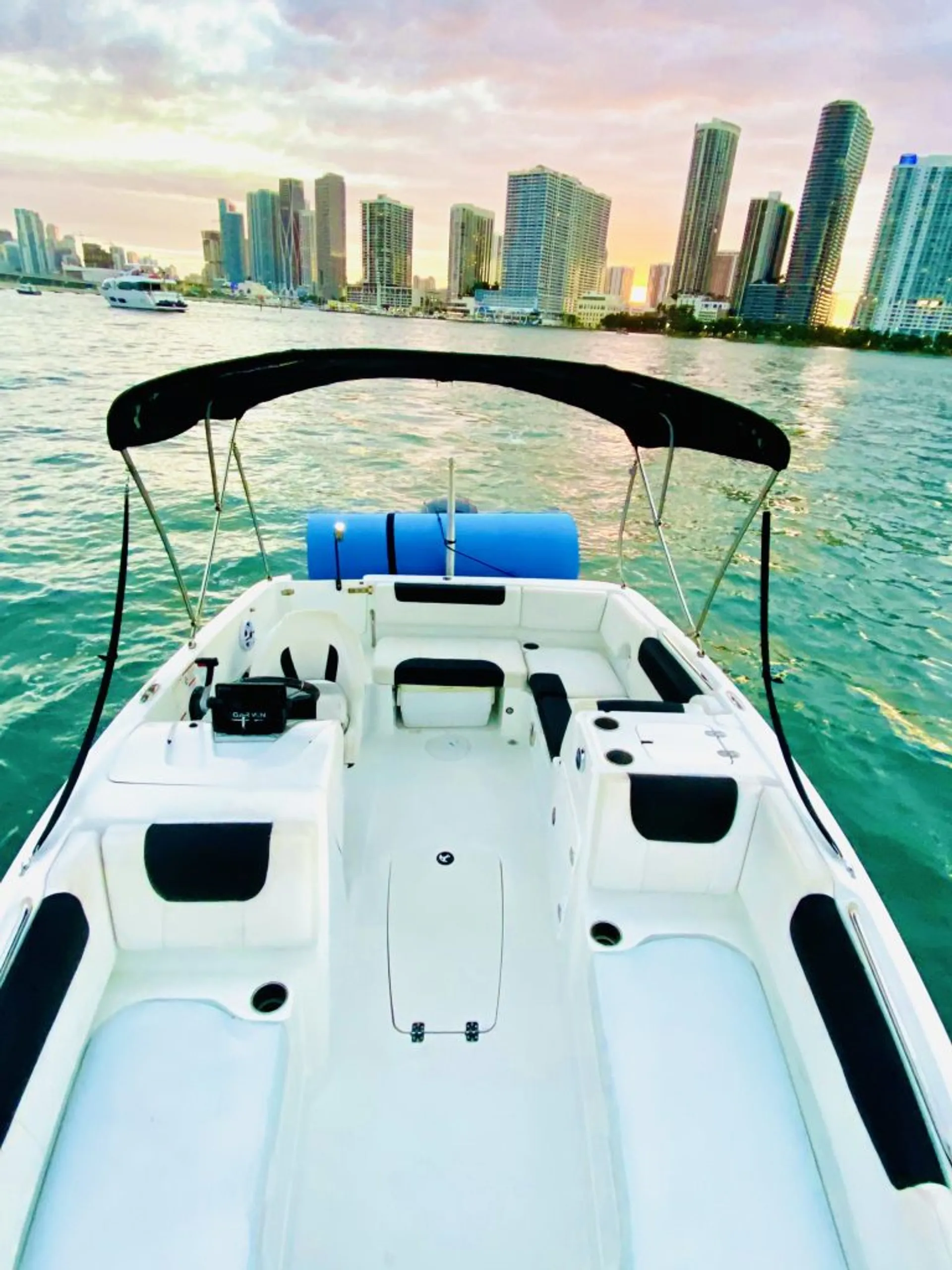 BEST BOAT | Up to 8 PPL | 15-FT MAT INCLUDED
