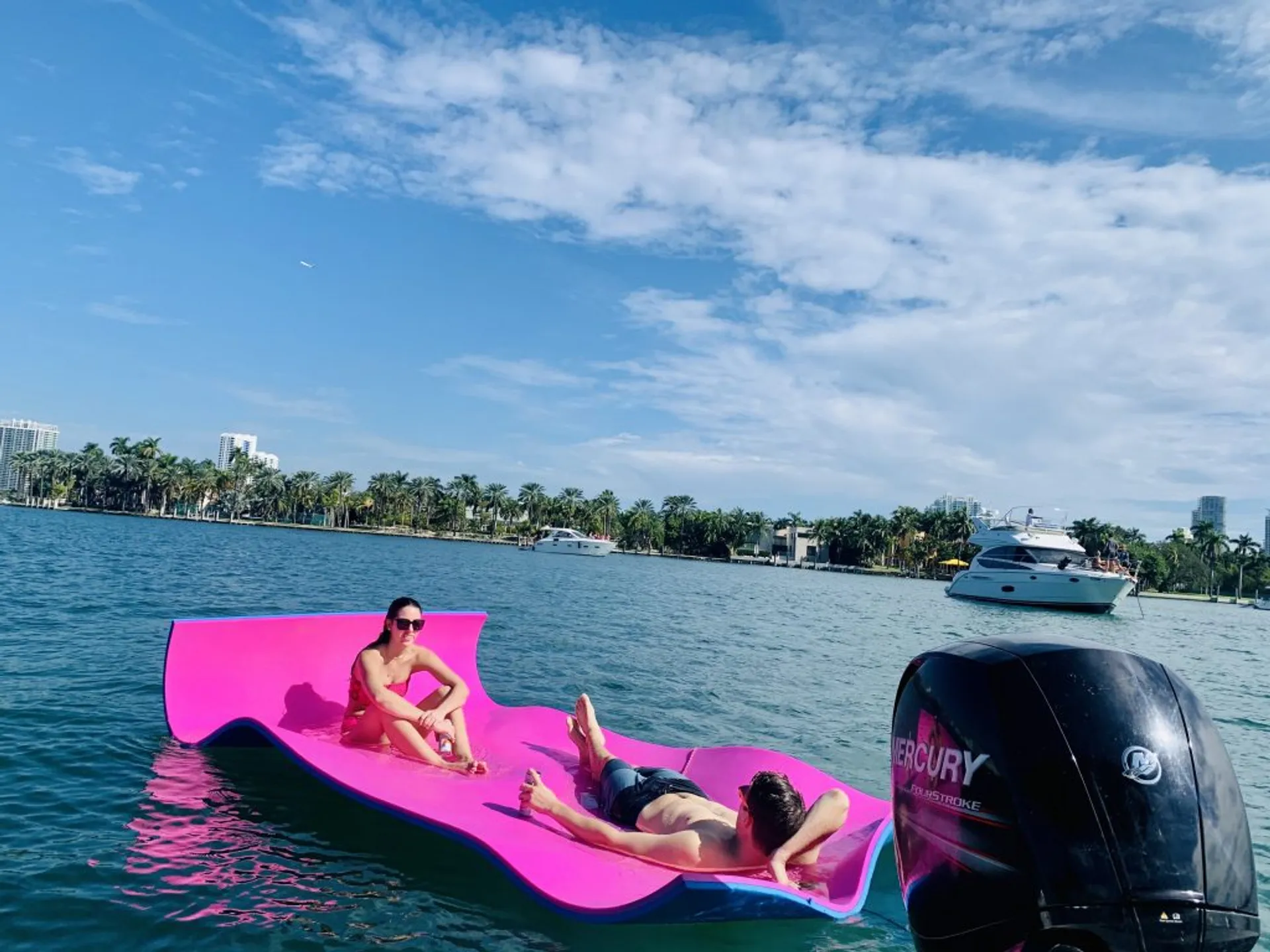 BEST BOAT | Up to 8 PPL | 15-FT MAT INCLUDED