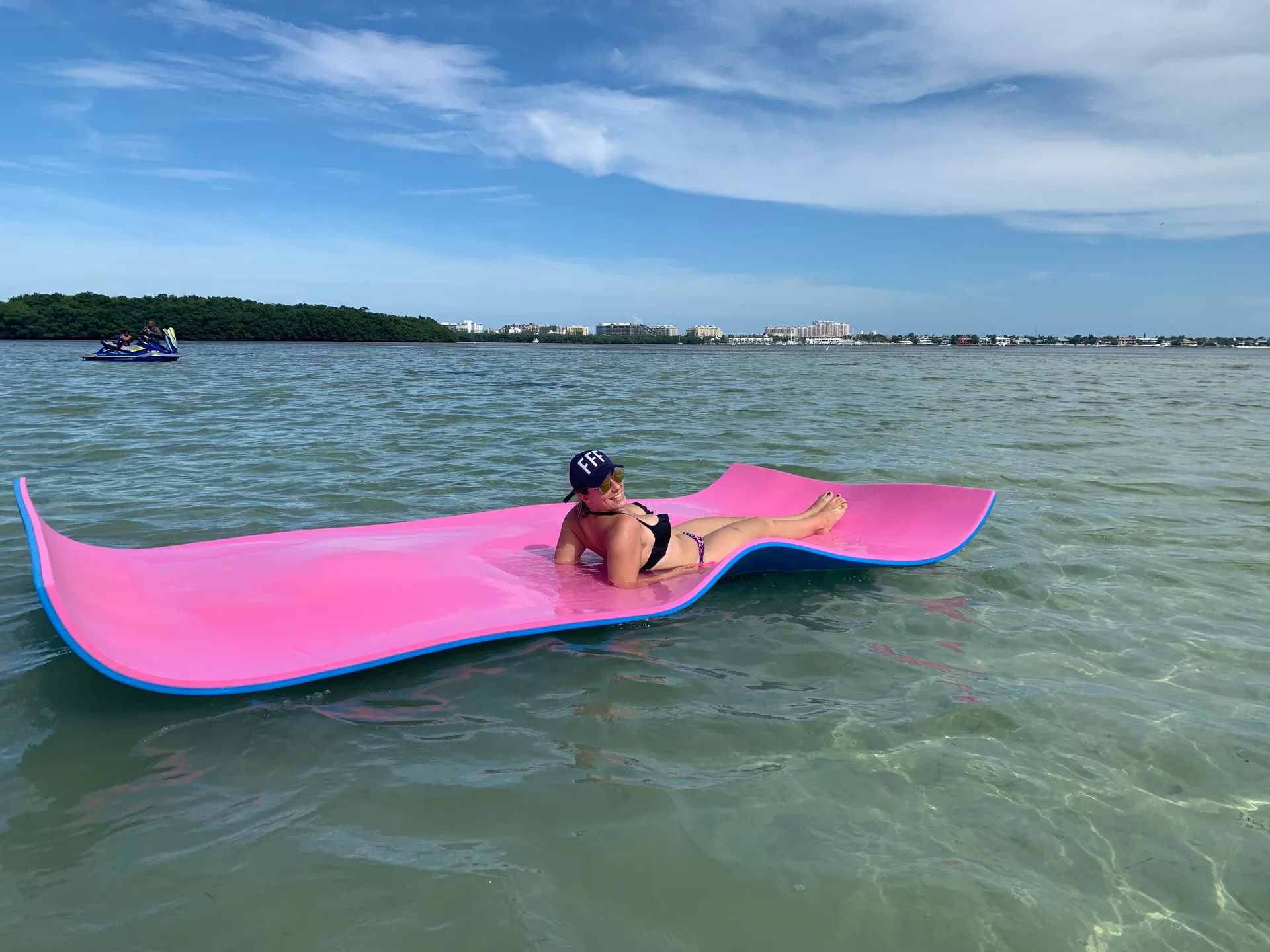 BEST BOAT | Up to 8 PPL | 15-FT MAT INCLUDED