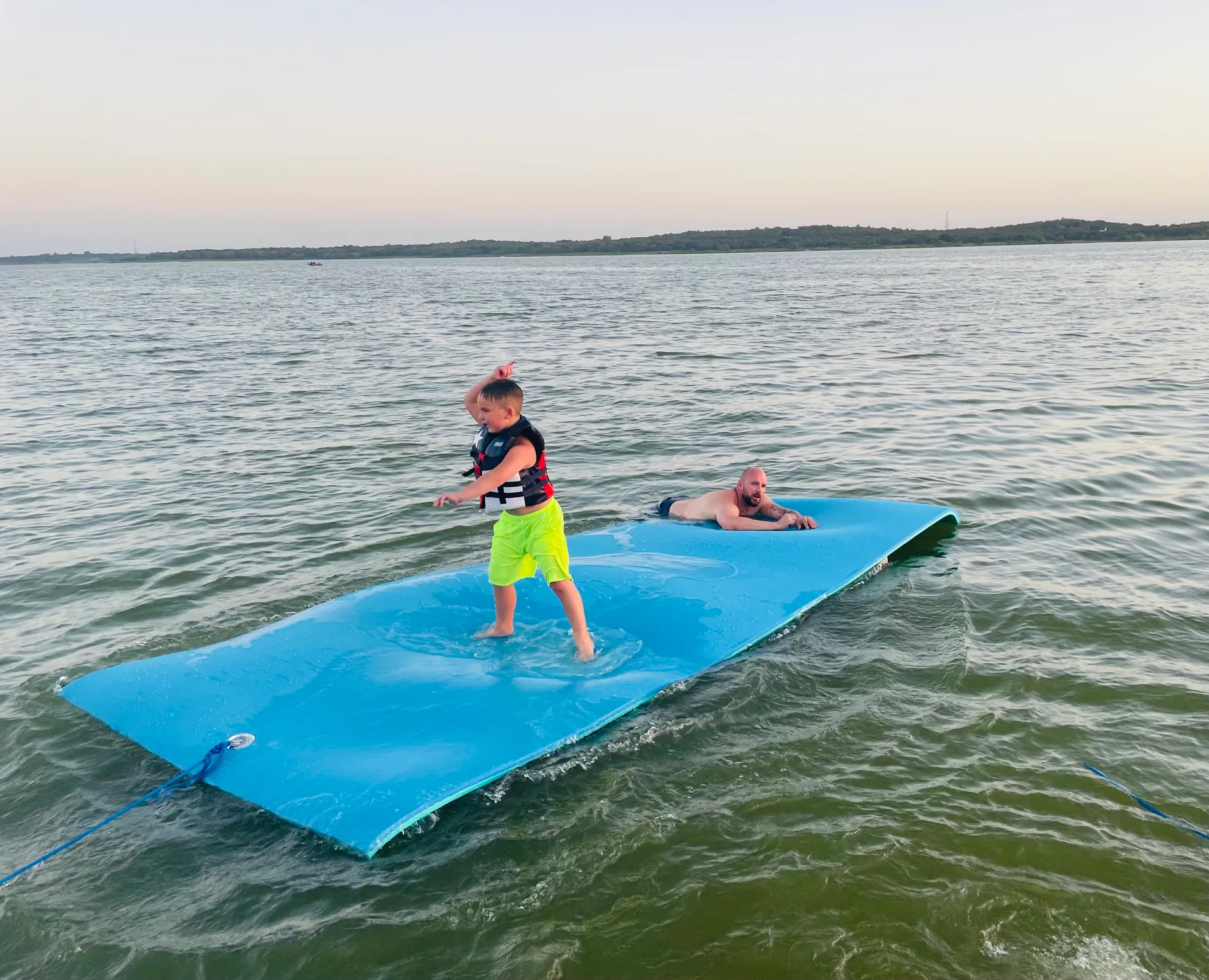 Tritoon Party Barge on Grapevine