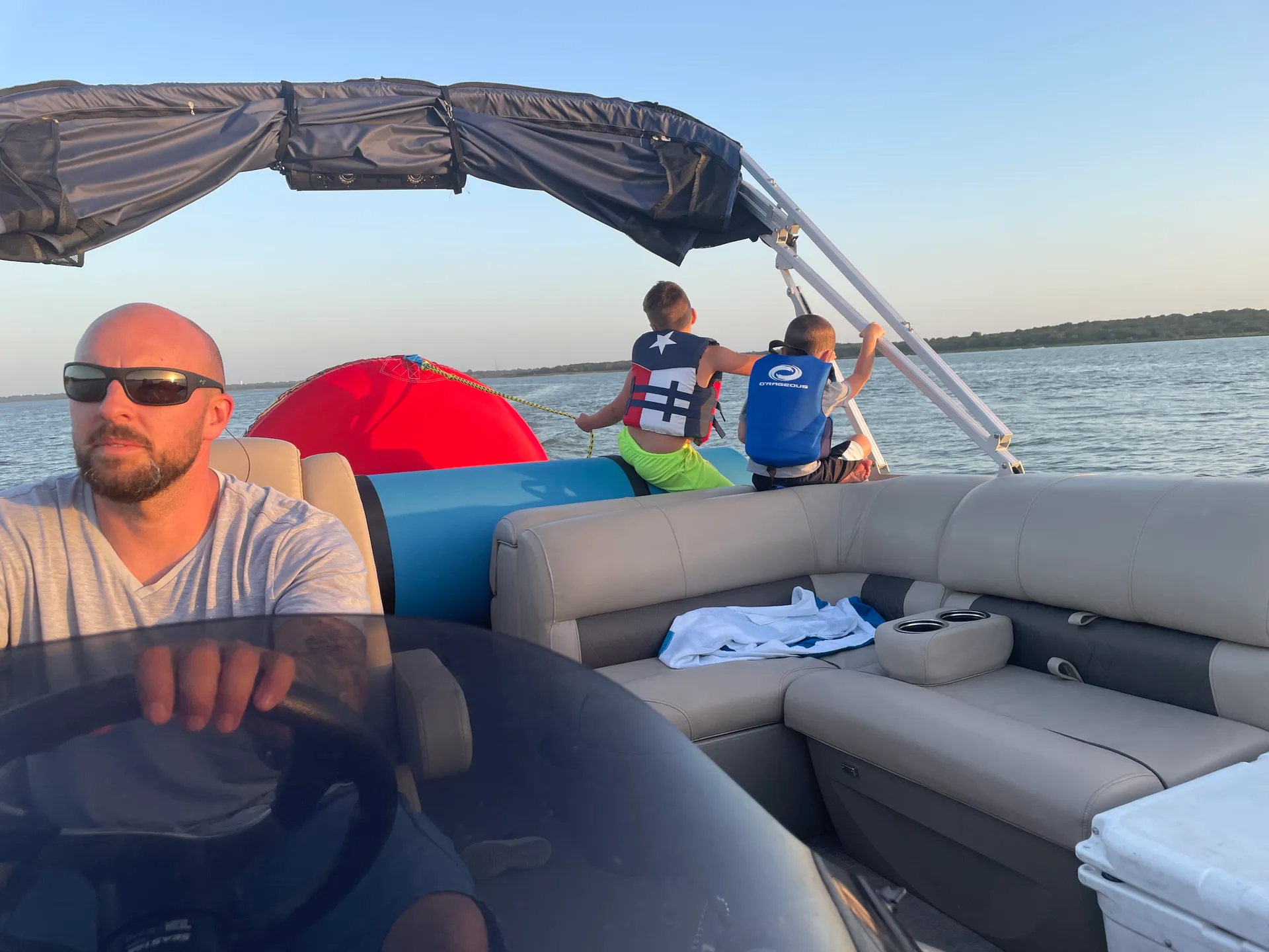 Tritoon Party Barge on Grapevine