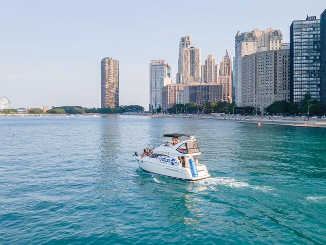 Rent a Meridian Yachts motor yacht in Chicago, IL near me