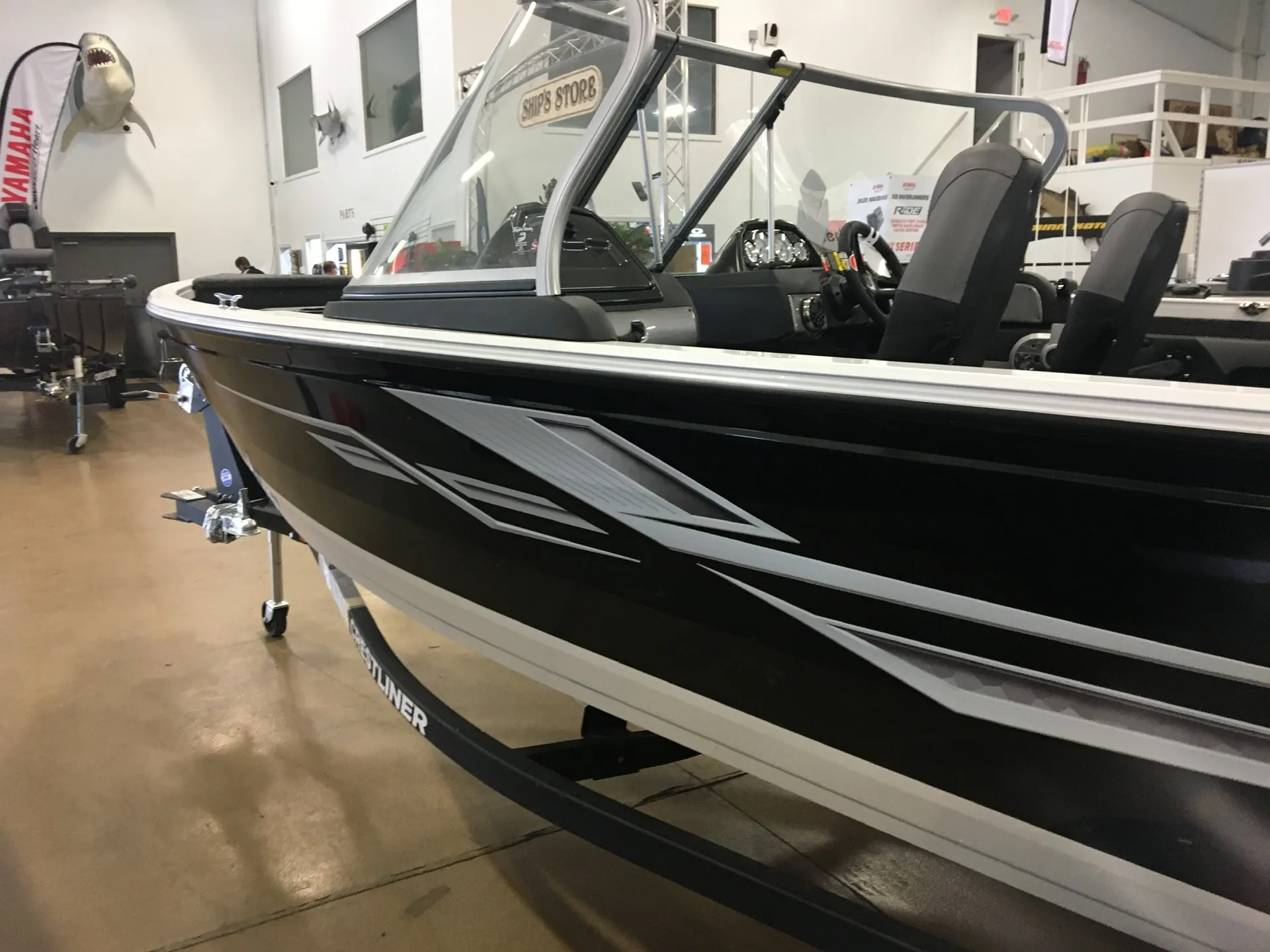 CRESTLINER BOATS 1650 SUPER HAWK W/115HP MERCURY in Marana, AZ — photo 2