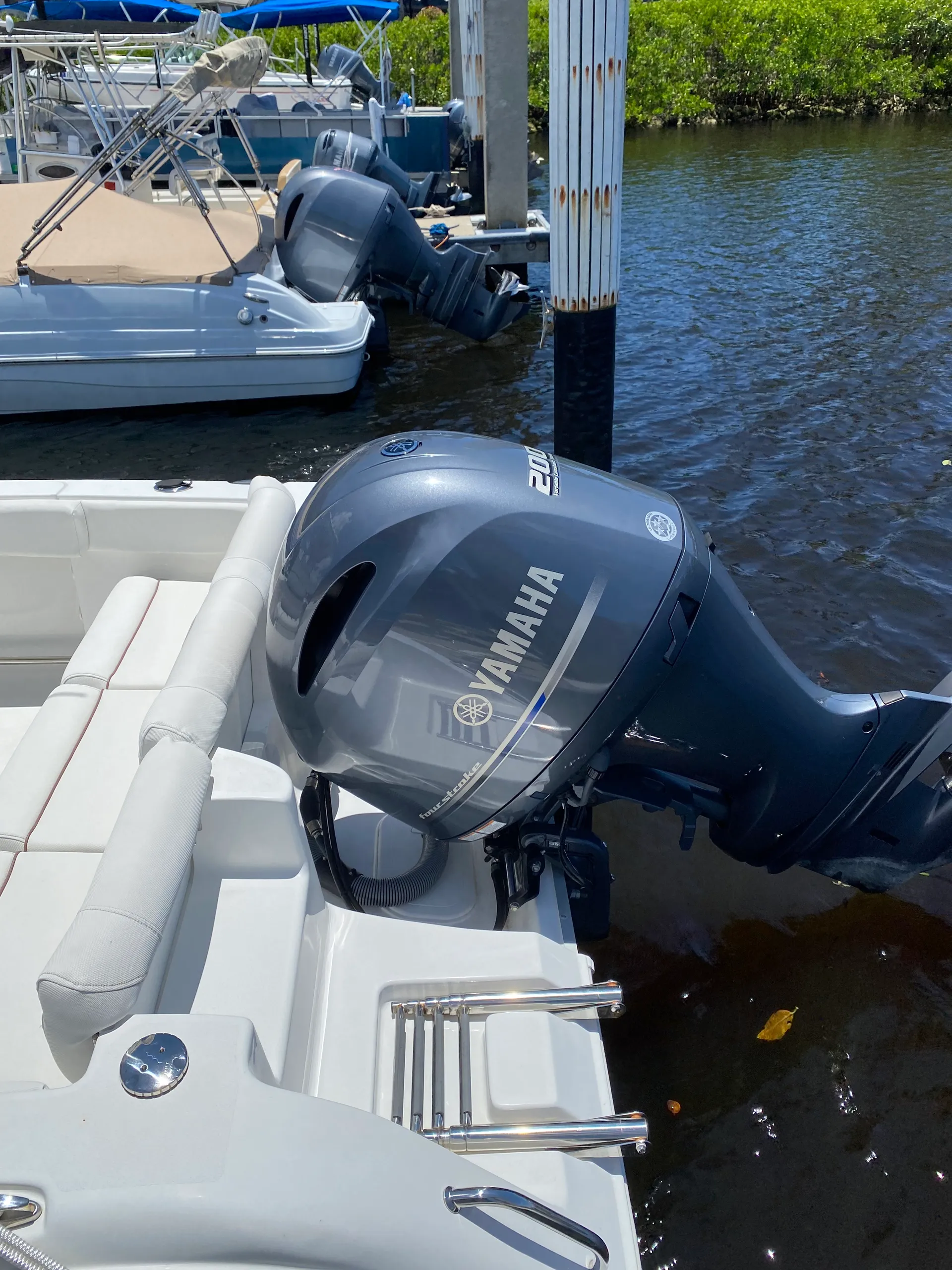 SEA HUNT BOATS ULTRA 234 in Naples, FL — photo 4