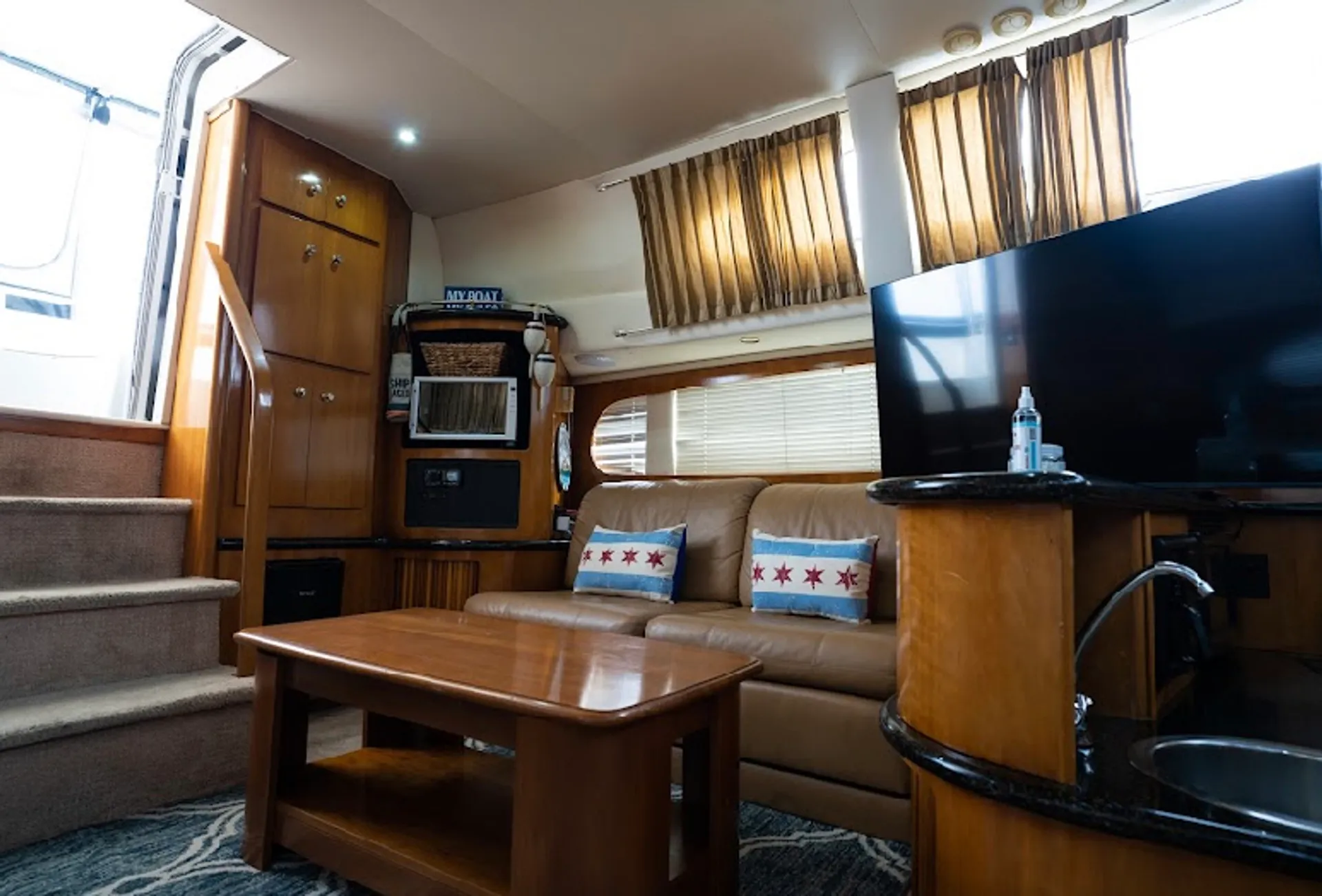 55’ Luxury Carver Yacht-12 Passengers *CHICAGO VIBES *BTC