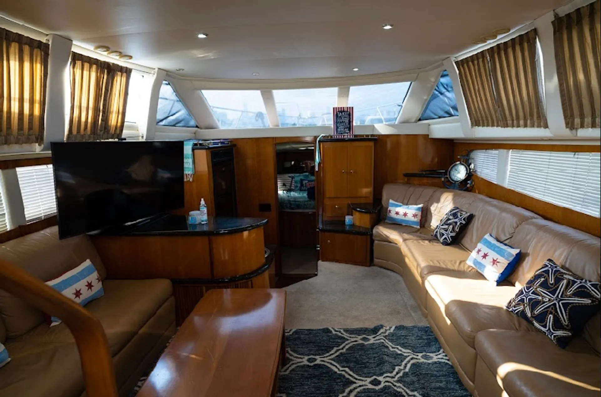 55’ Luxury Carver Yacht-12 Passengers *CHICAGO VIBES *BTC