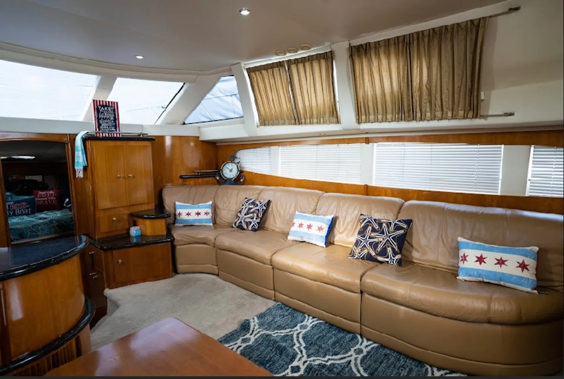 55’ Luxury Carver Yacht-12 Passengers *CHICAGO VIBES *BTC