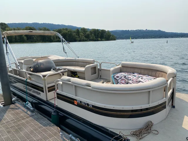 Rent a Crestliner Boats pontoon in Issaquah, WA near me