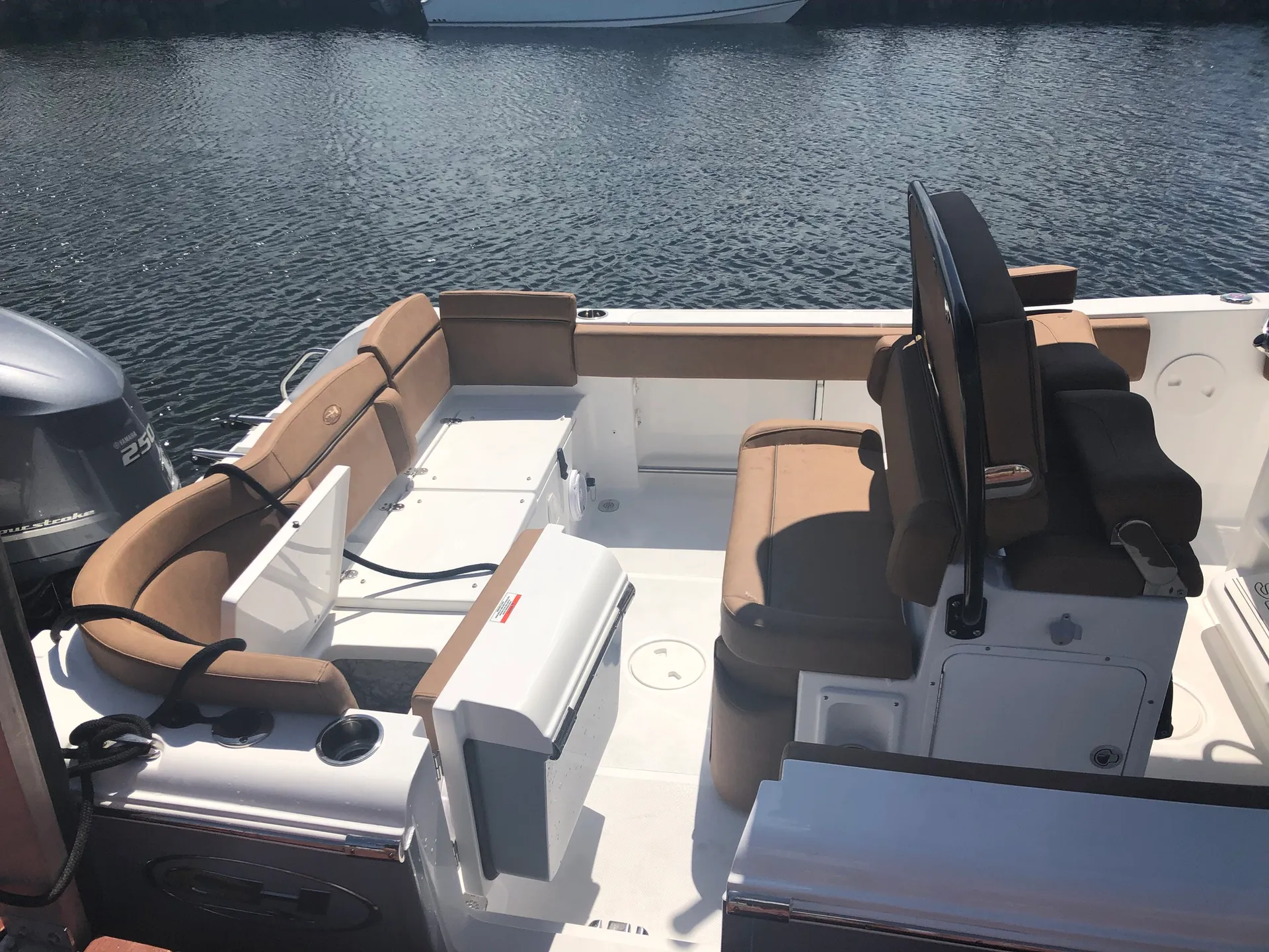 SEA HUNT BOATS ULTRA 234 in North Bay Village, FL — photo 6