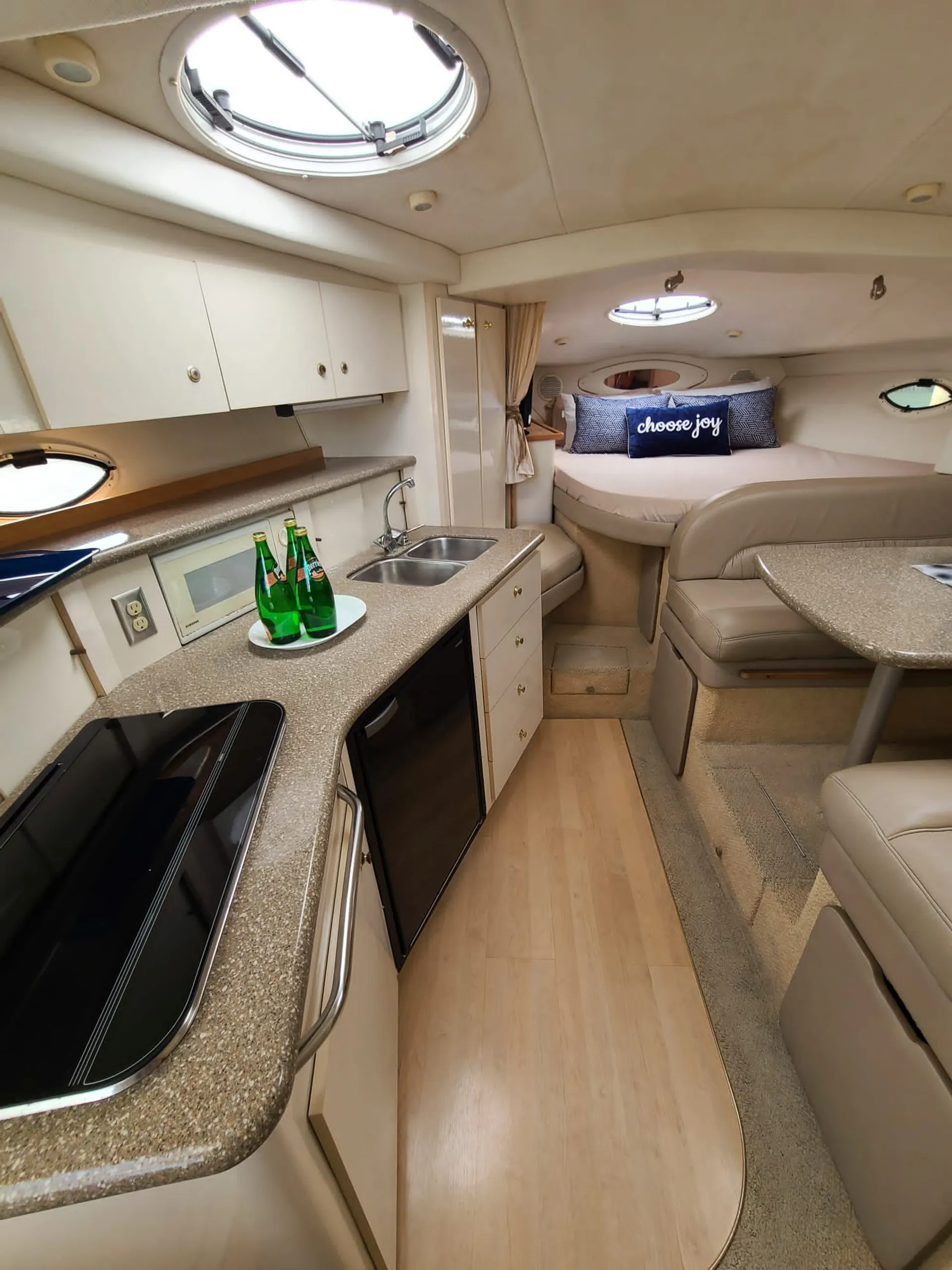 Maxum 3300 SCR in Sunny Isles Beach, FL — photo 7